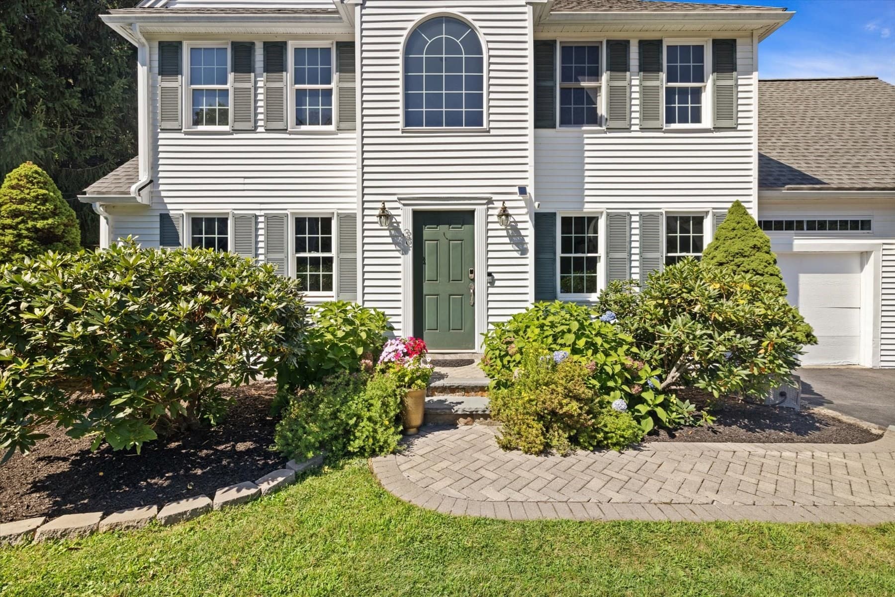 Single Family Residence at 38 Bellows Cir, Marlborough MA 01752, Marlborough, photo 3 of 42