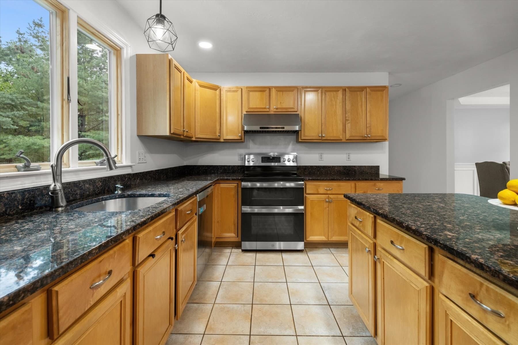 Single Family Residence at 38 Bellows Cir, Marlborough MA 01752, Marlborough, photo 10 of 42
