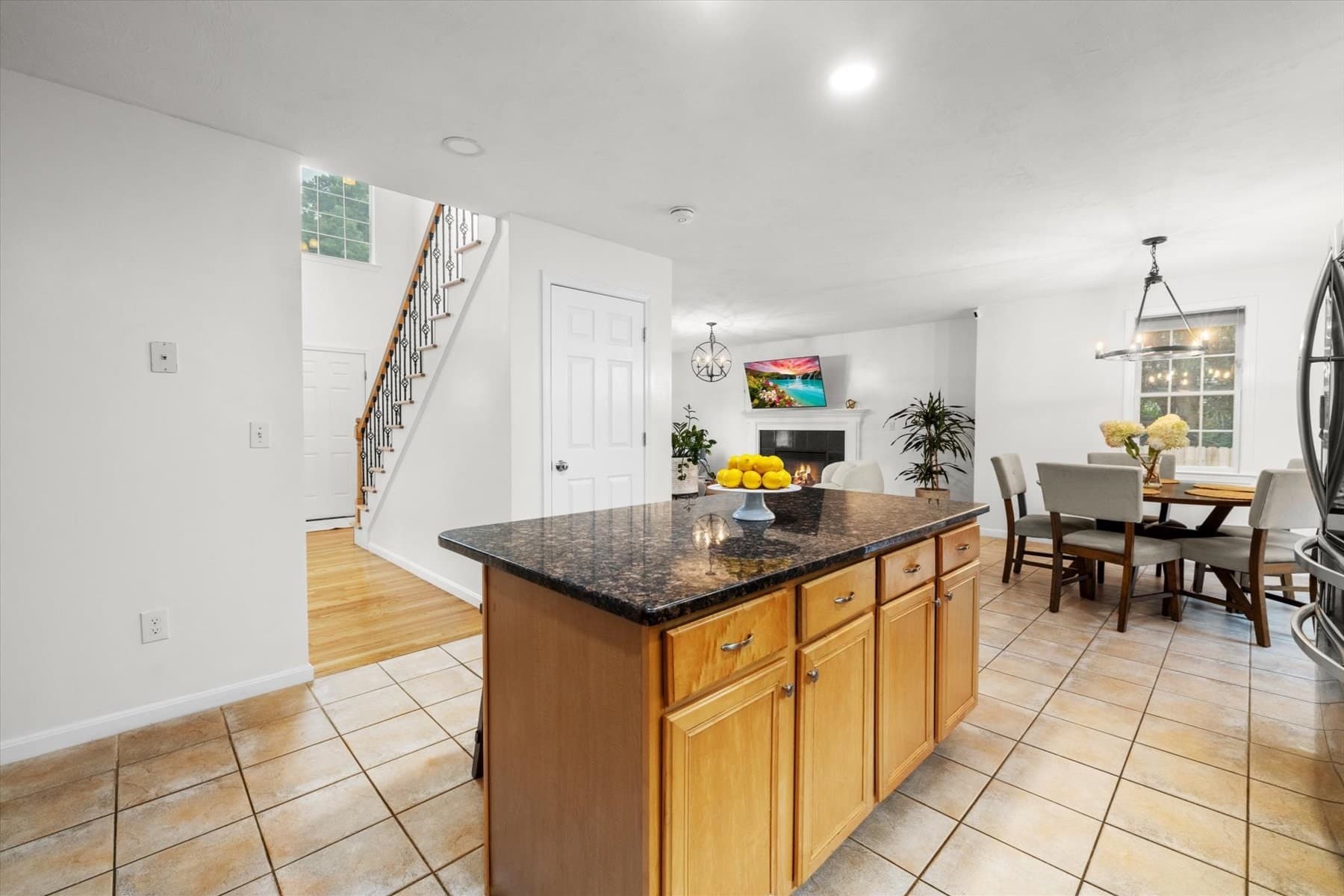 Single Family Residence at 38 Bellows Cir, Marlborough MA 01752, Marlborough, photo 11 of 42