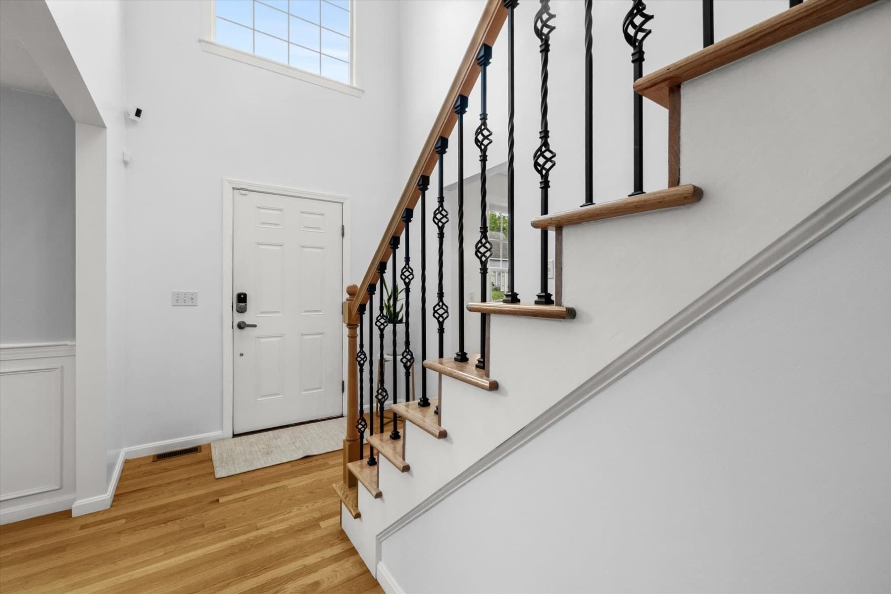 Single Family Residence at 38 Bellows Cir, Marlborough MA 01752, Marlborough, photo 4 of 42