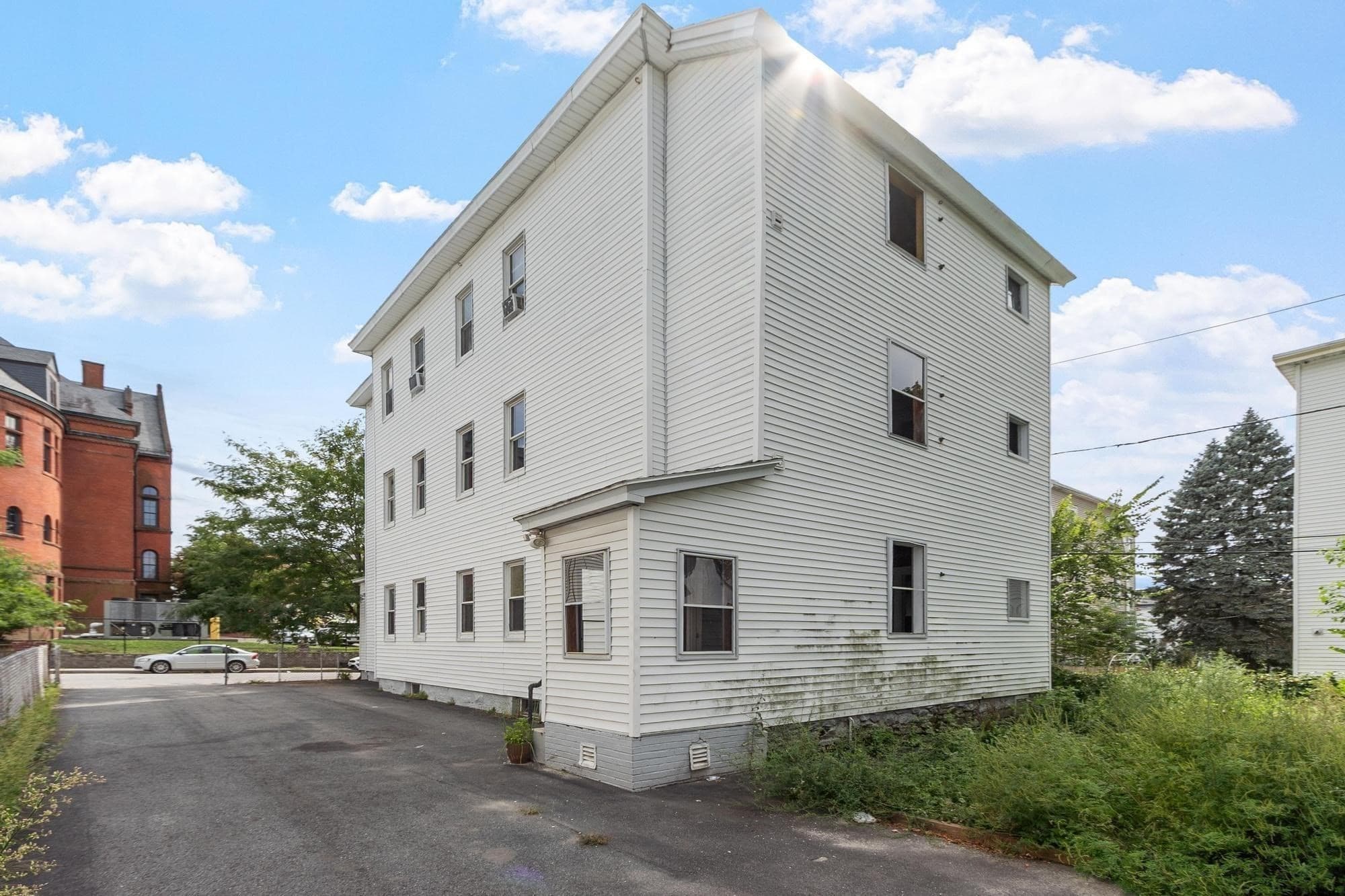3 Family at 3 Aetna Street, Worcester MA 01604, Worcester, photo 39 of 40