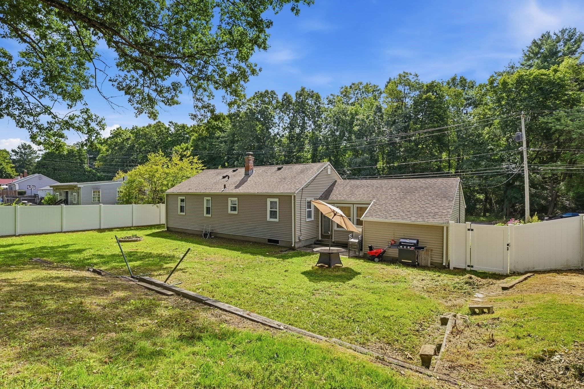 Single Family Residence at 42 N Brook Rd, Springfield MA 01119, Springfield, photo 32 of 35