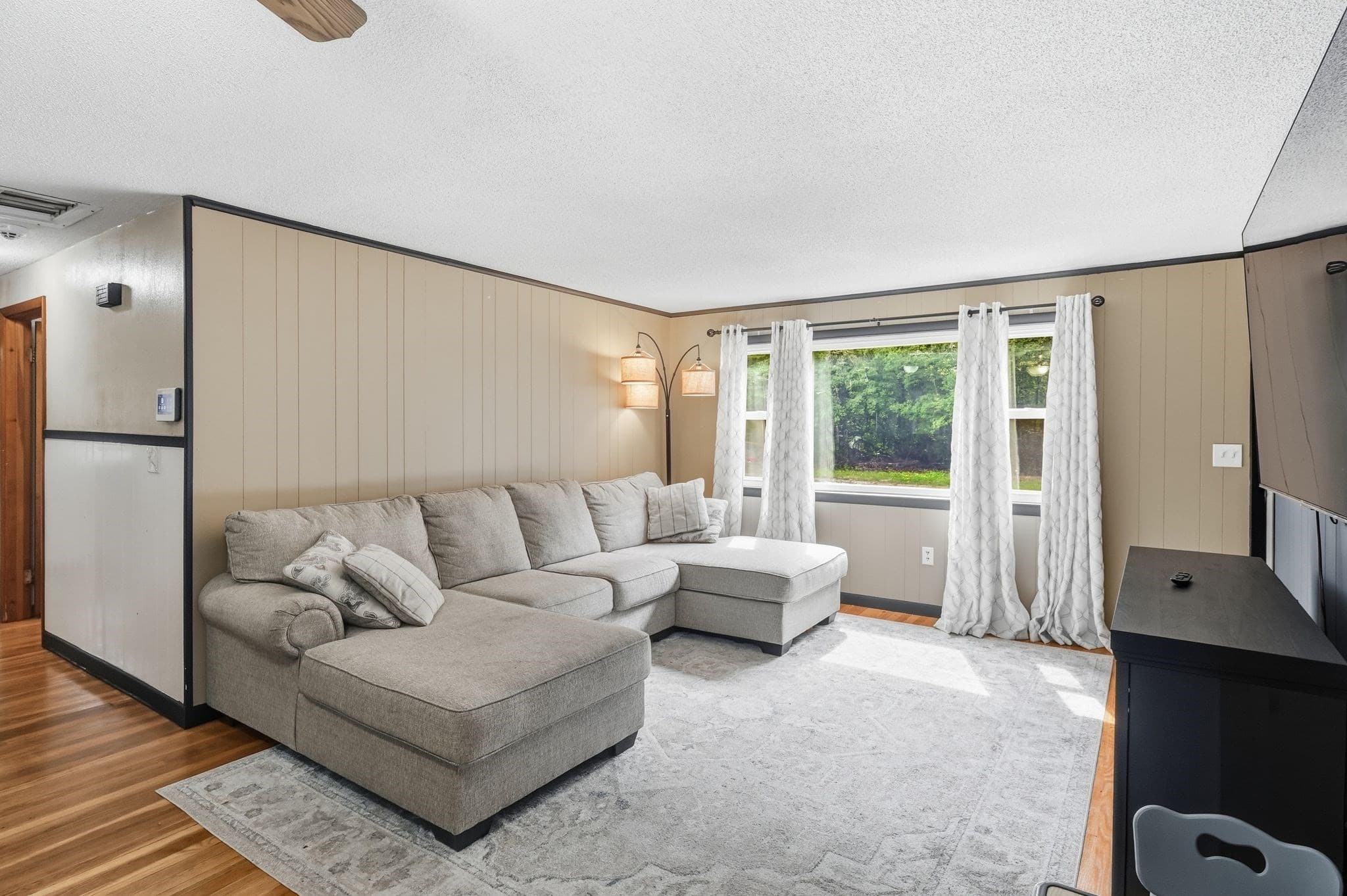 Single Family Residence at 42 N Brook Rd, Springfield MA 01119, Springfield, photo 8 of 35
