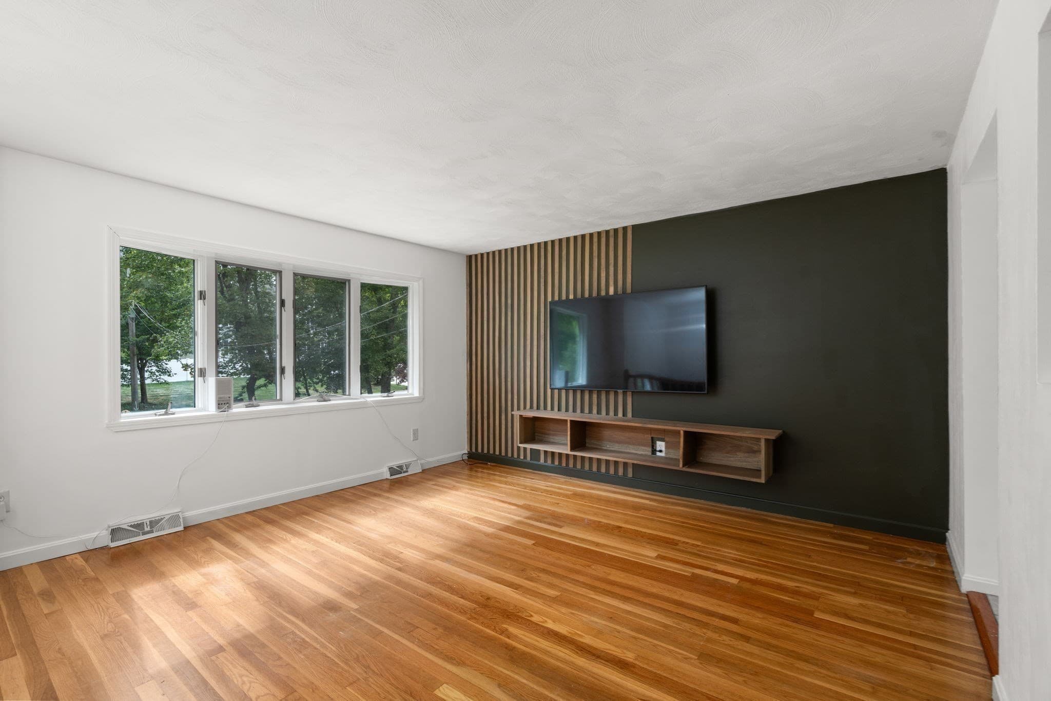 Single Family Residence at 22 Allen Road, Billerica MA 01821, photo 4 of 29