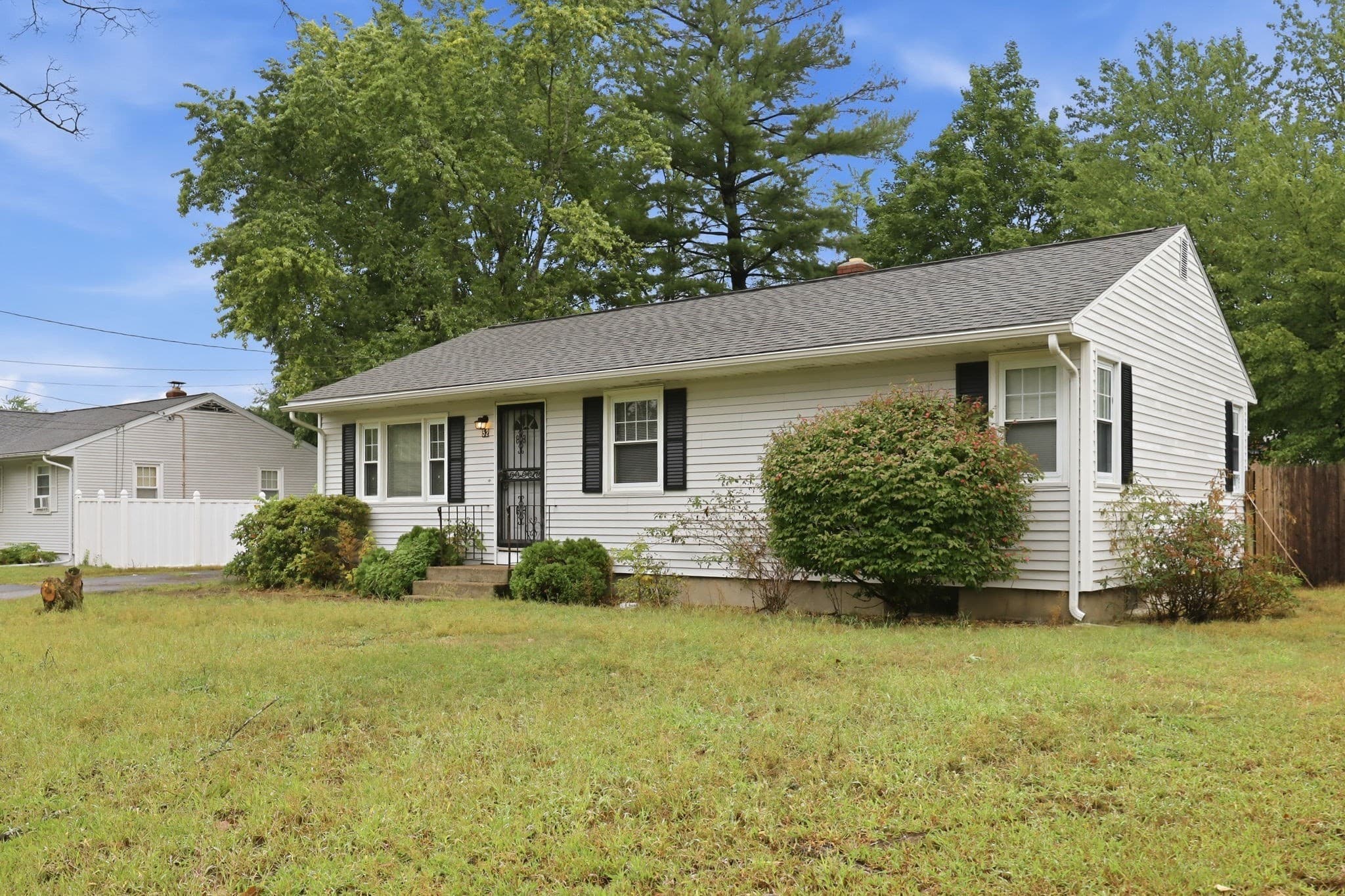 Single Family Residence at 52 Navajo Rd, Springfield MA 01109, Springfield, photo 3 of 24