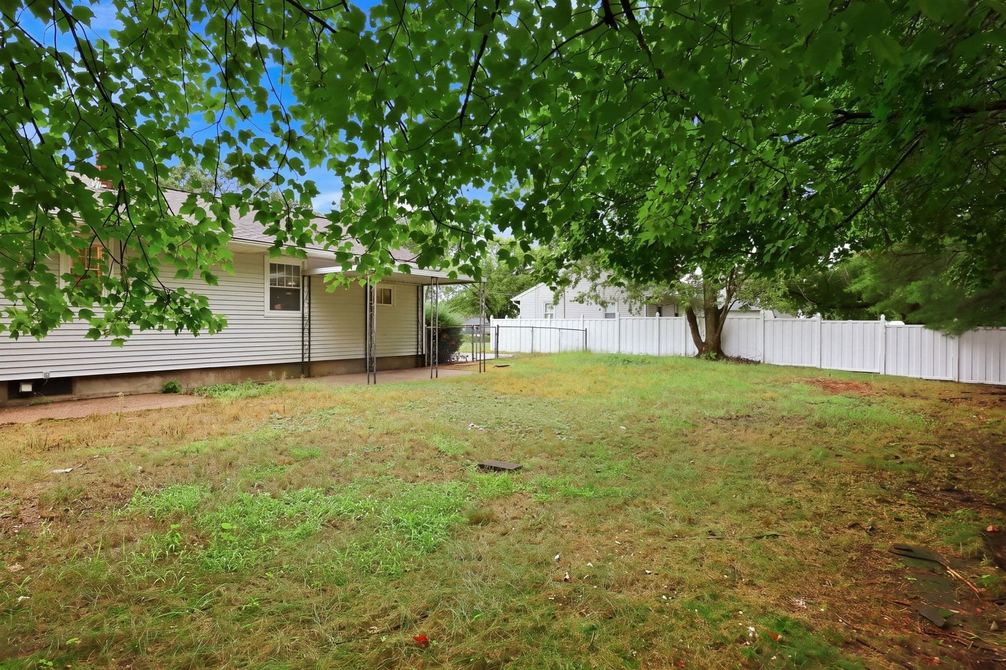 Single Family Residence at 52 Navajo Rd, Springfield MA 01109, Springfield, photo 4 of 24