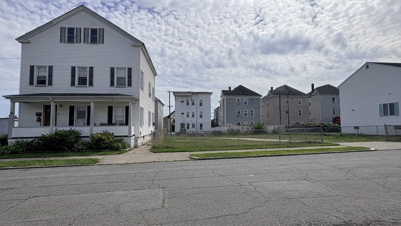 Multi Family at 66 Whitman St, New Bedford MA 02745, New Bedford, photo 2 of 33