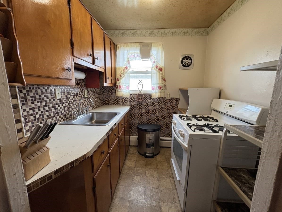 Multi Family at 66 Whitman St, New Bedford MA 02745, New Bedford, photo 18 of 33