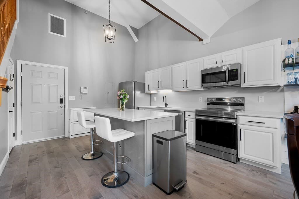 Condominium at 32 Providence St # 8, Worcester MA 01604, Worcester, photo 3 of 26