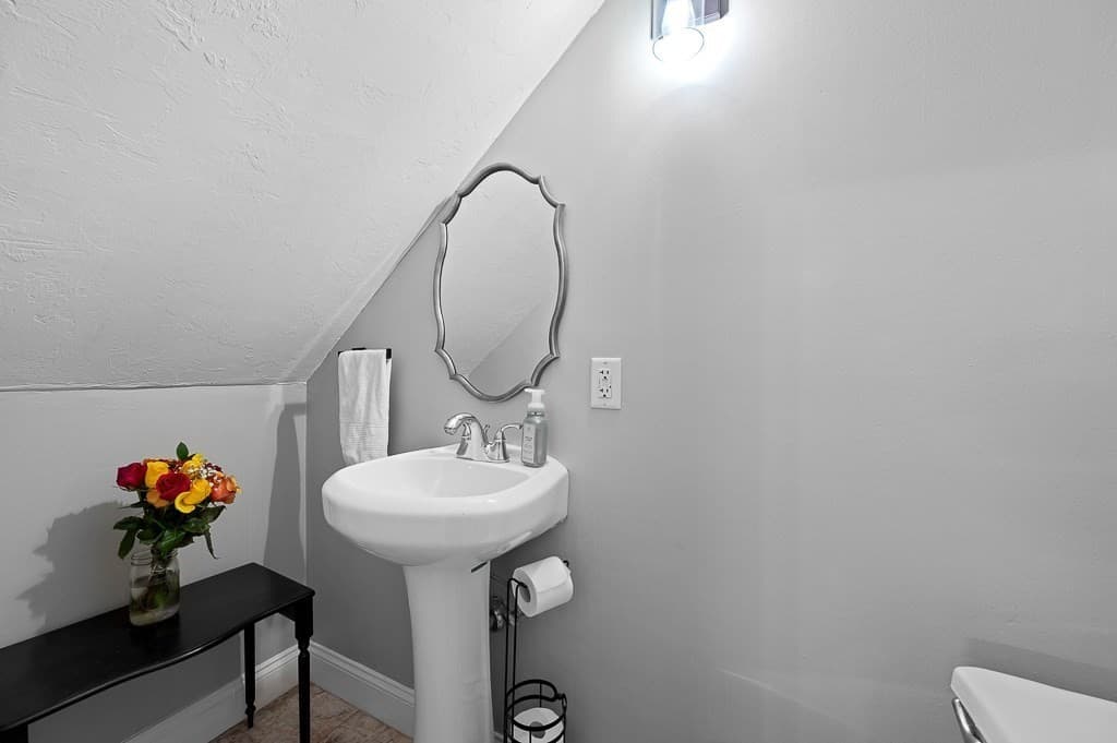 Condominium at 32 Providence St # 8, Worcester MA 01604, Worcester, photo 10 of 26