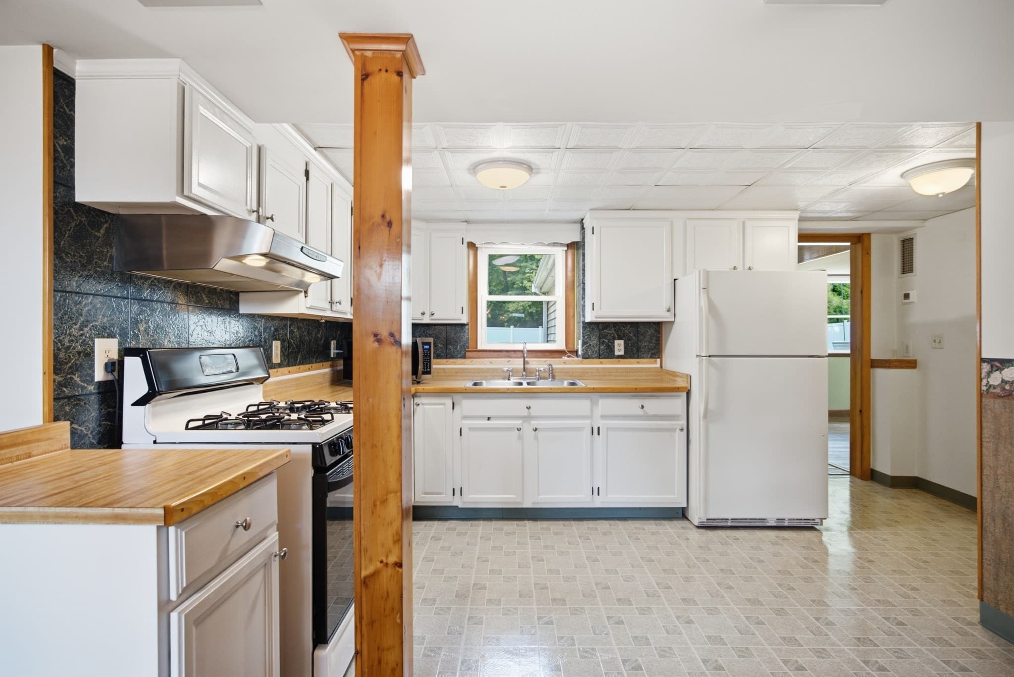 Single Family Residence at 410 Crescent St, East Bridgewater MA 02333, East Bridgewater, photo 12 of 37