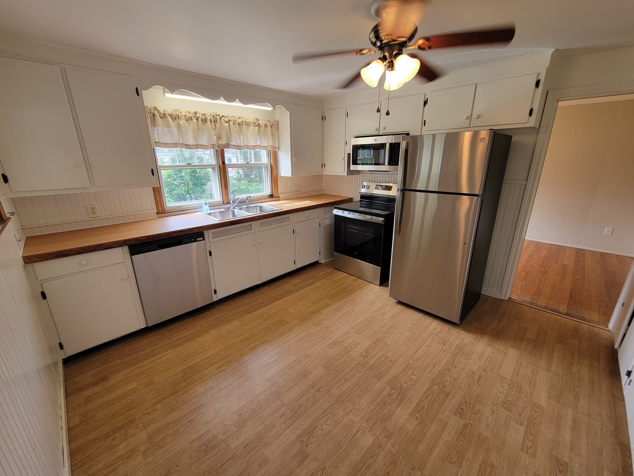 Single Family Residence at 32 Park Terrace Rd, Worcester MA 01604, Worcester, photo 4 of 23