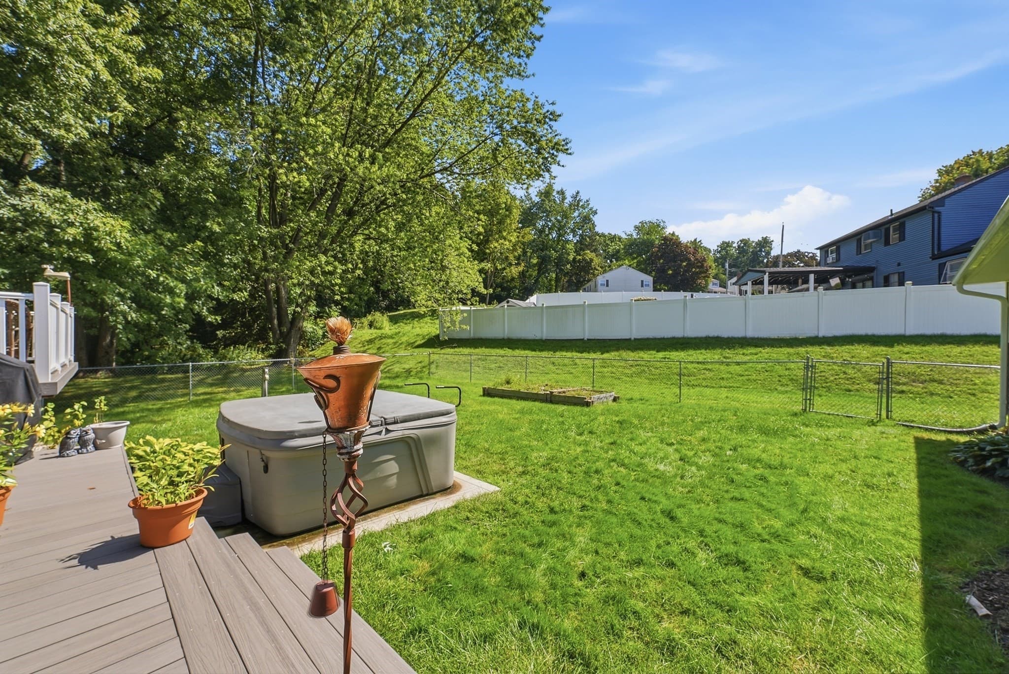 Single Family Residence at 75 Longwood Dr, Chicopee MA 01020, photo 5 of 41