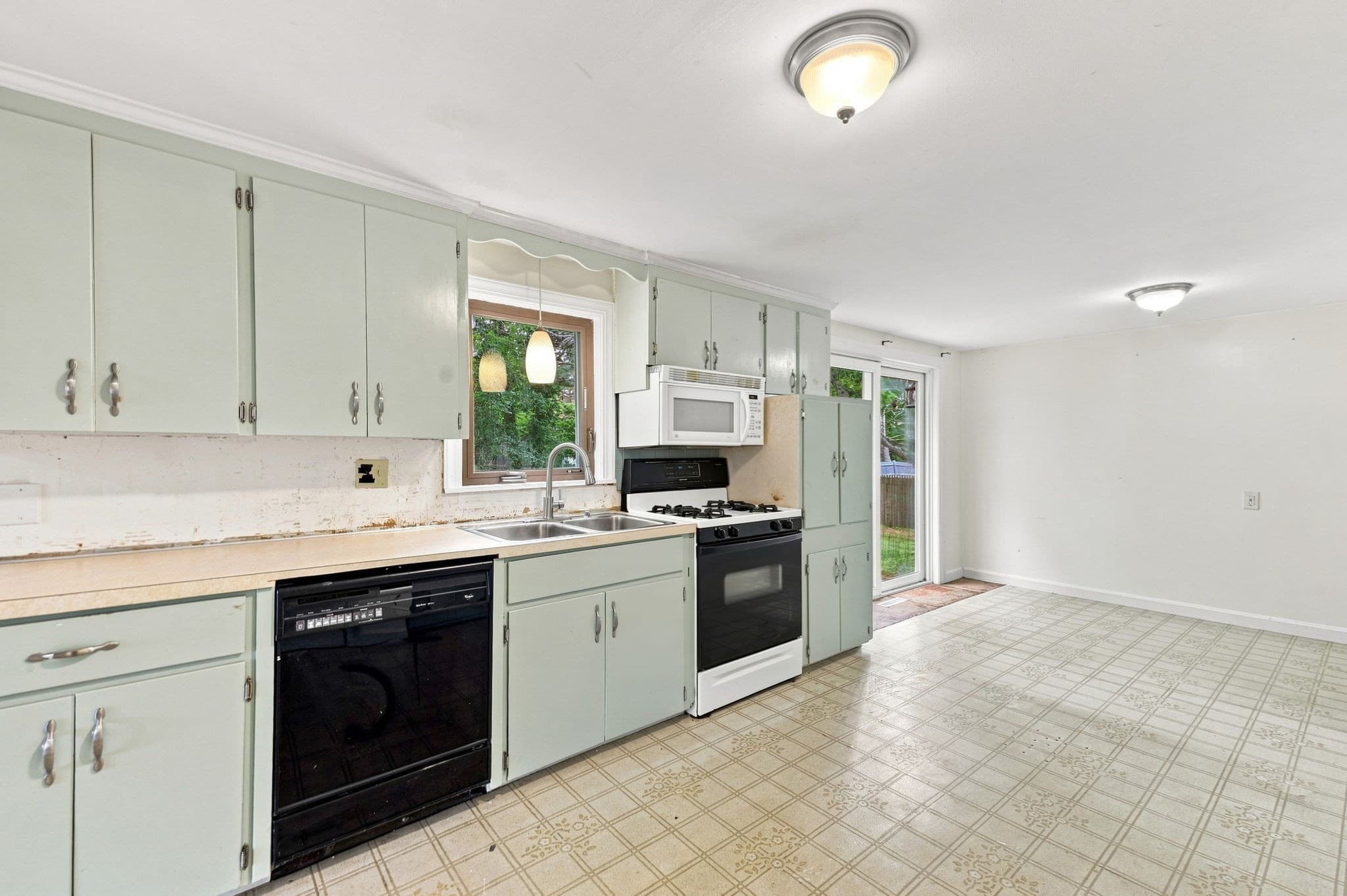 Single Family Residence at 21 Captain Small Rd, Yarmouth MA 02664, Yarmouth, photo 11 of 40