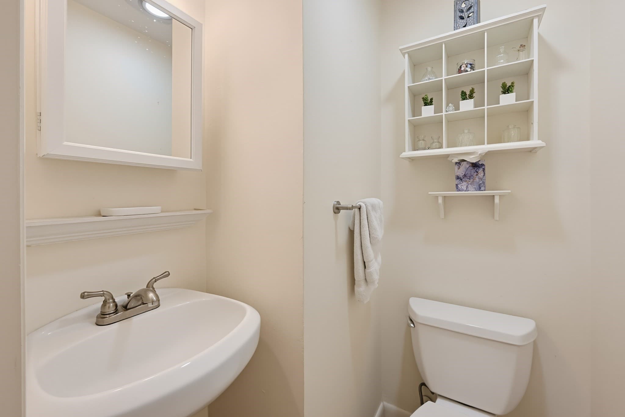 Single Family Residence at 4 Willow St, Franklin MA 02038, photo 23 of 37