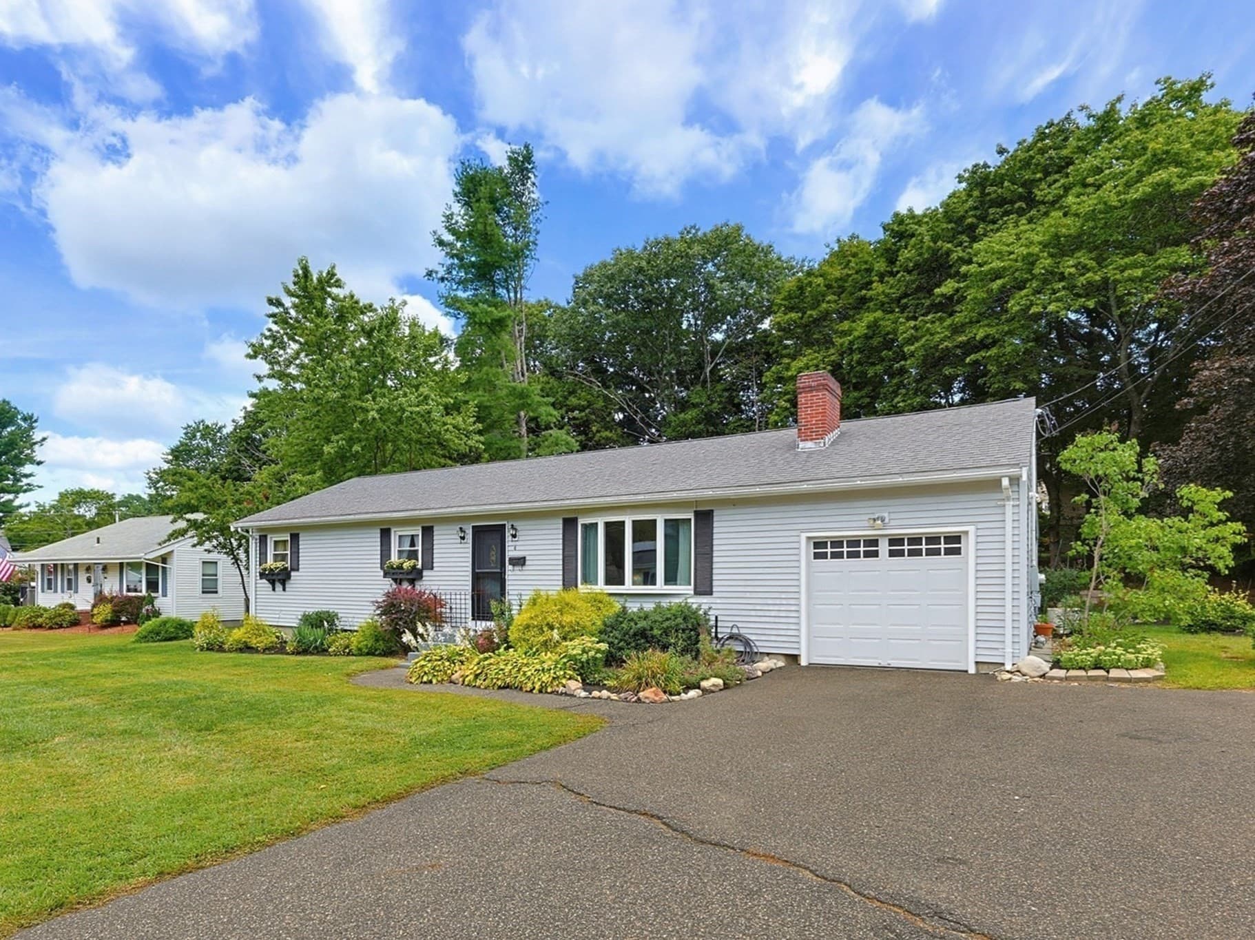 Single Family Residence at 4 Willow St, Franklin MA 02038, photo 2 of 37