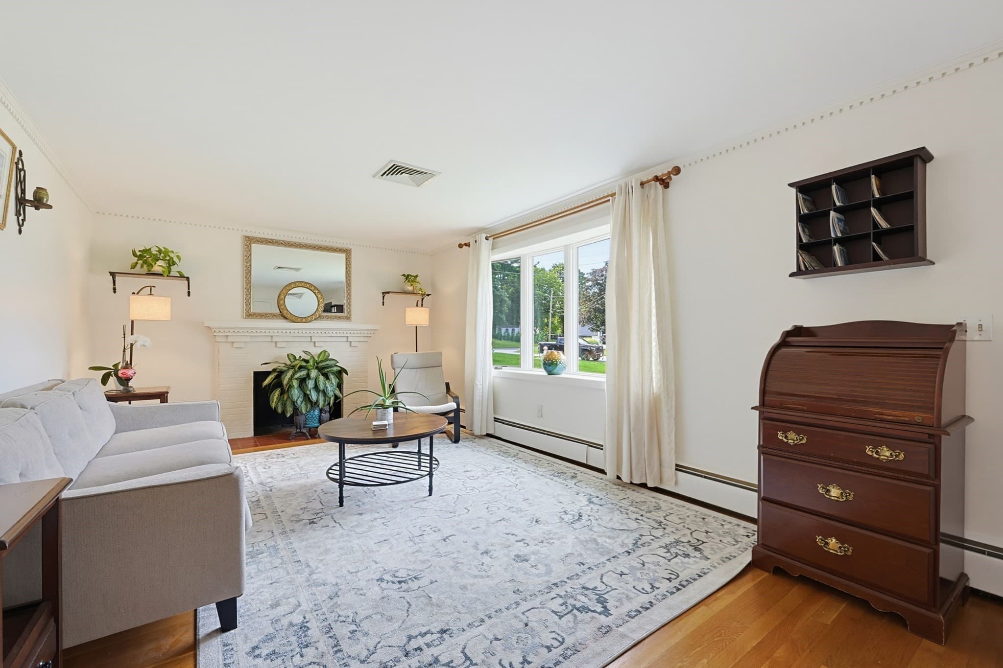 Single Family Residence at 4 Willow St, Franklin MA 02038, photo 6 of 37