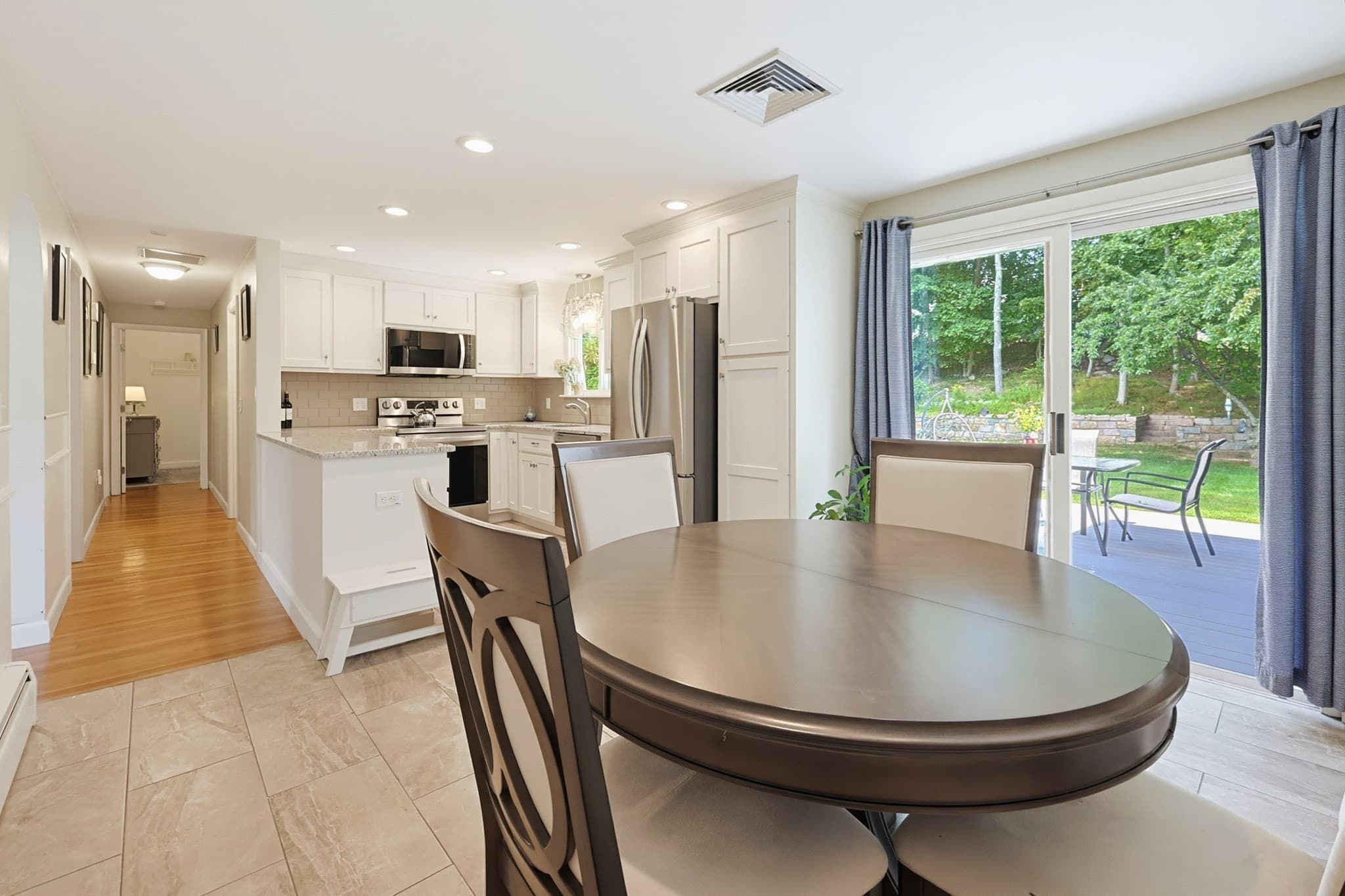 Single Family Residence at 4 Willow St, Franklin MA 02038, photo 16 of 37