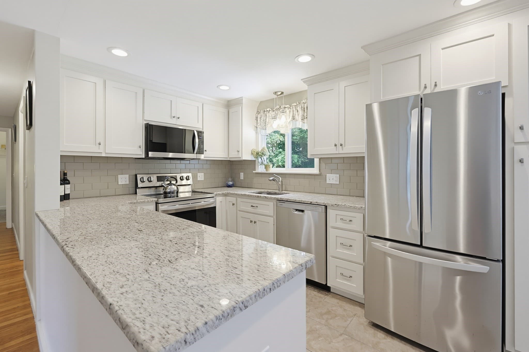 Single Family Residence at 4 Willow St, Franklin MA 02038, photo 12 of 37