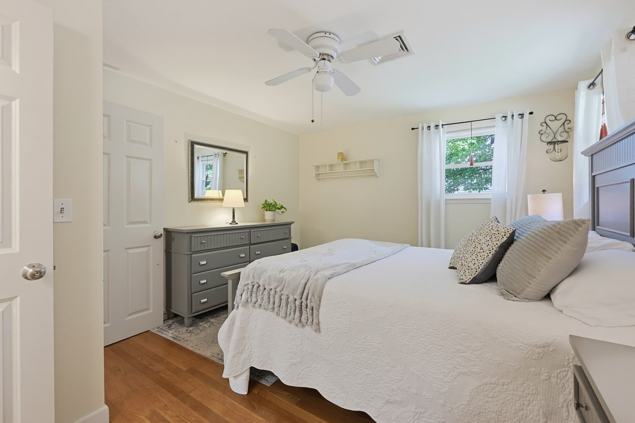 Single Family Residence at 4 Willow St, Franklin MA 02038, photo 20 of 37