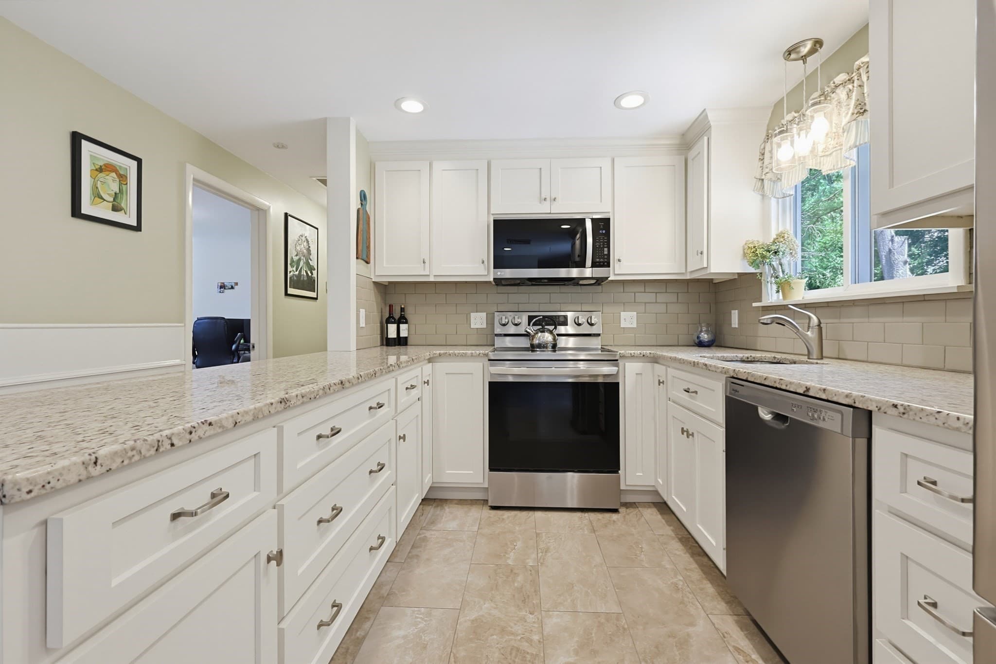 Single Family Residence at 4 Willow St, Franklin MA 02038, photo 11 of 37