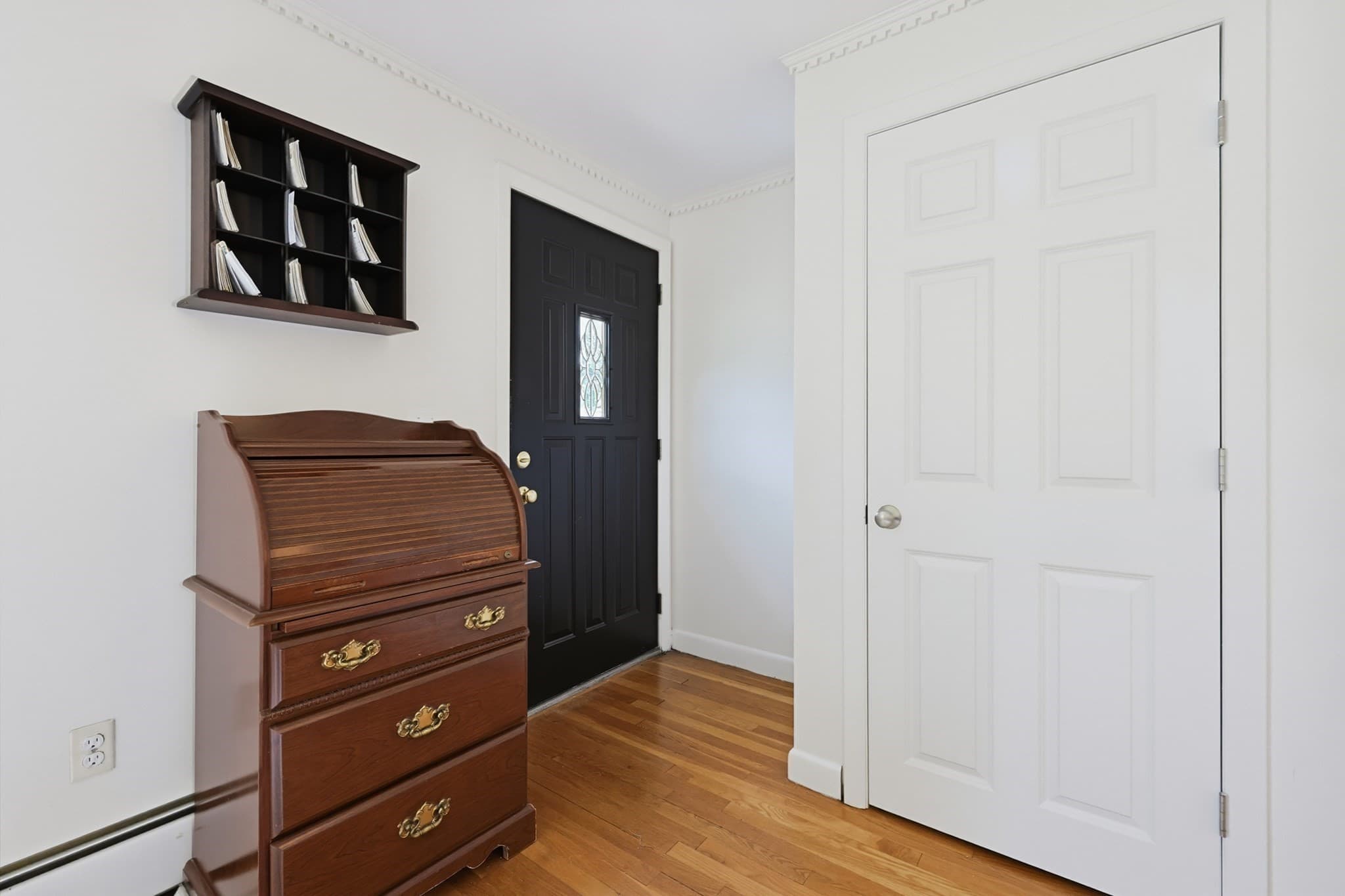 Single Family Residence at 4 Willow St, Franklin MA 02038, photo 4 of 37