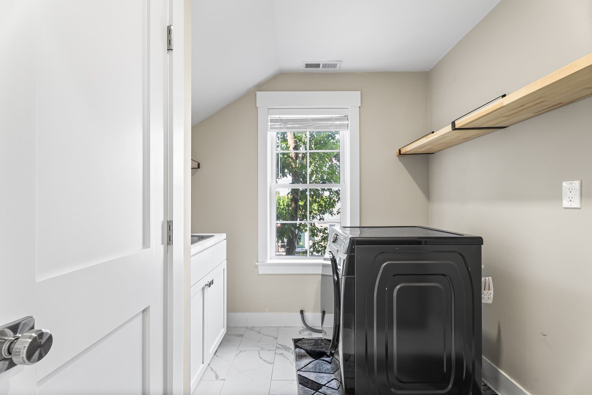 Single Family Residence at 30 Valmor St, Worcester MA 01604, Worcester, photo 13 of 35