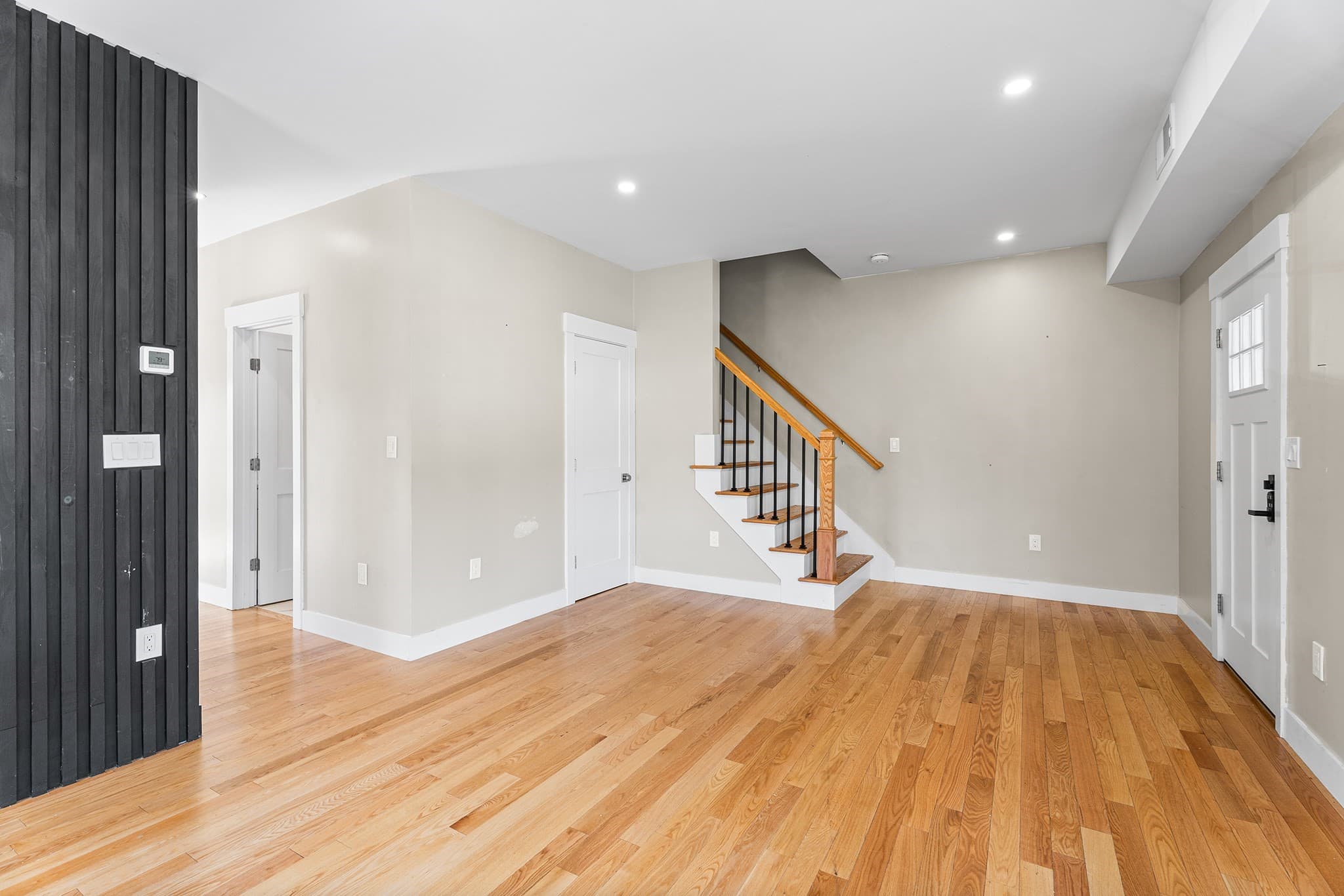 Single Family Residence at 32 Valmor St, Worcester MA 01604, Worcester, photo 6 of 32