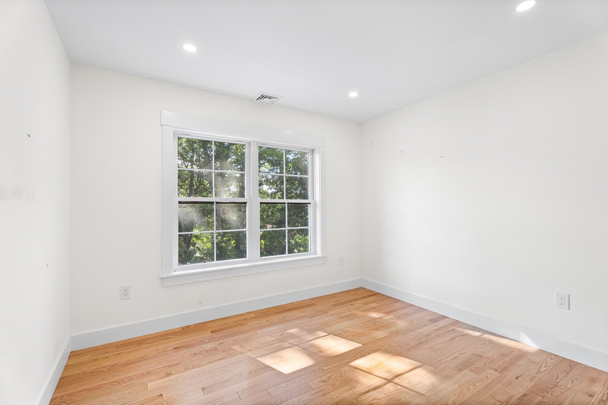 Single Family Residence at 32 Valmor St, Worcester MA 01604, Worcester, photo 16 of 32