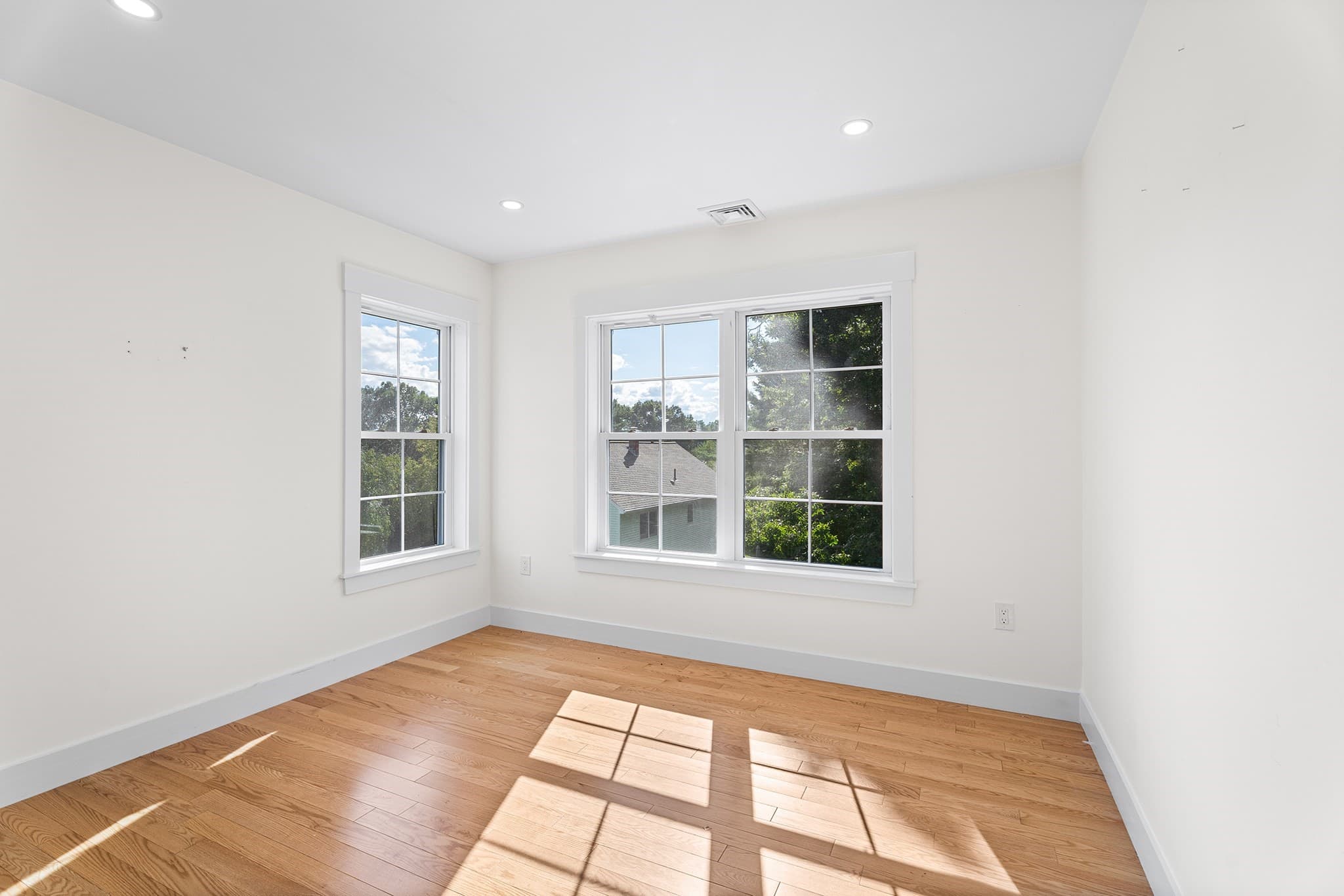 Single Family Residence at 32 Valmor St, Worcester MA 01604, Worcester, photo 18 of 32