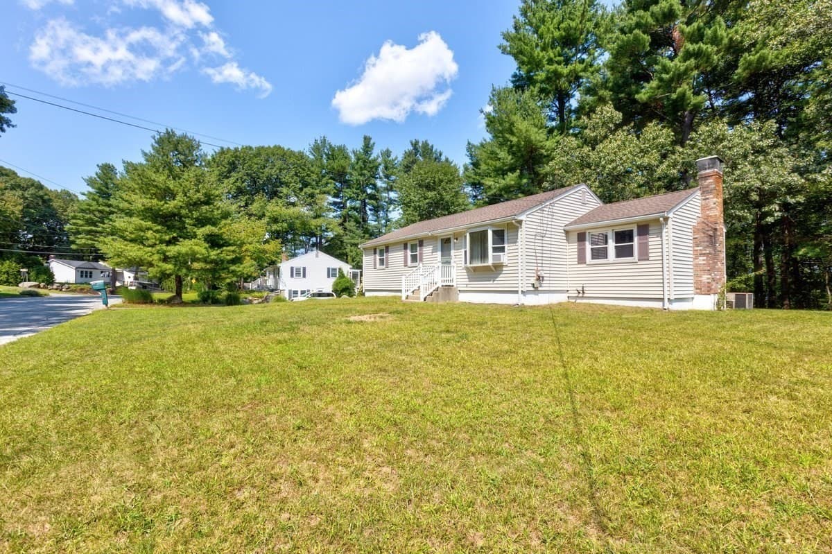 67 Ivy Ln, Northbridge MA 01588