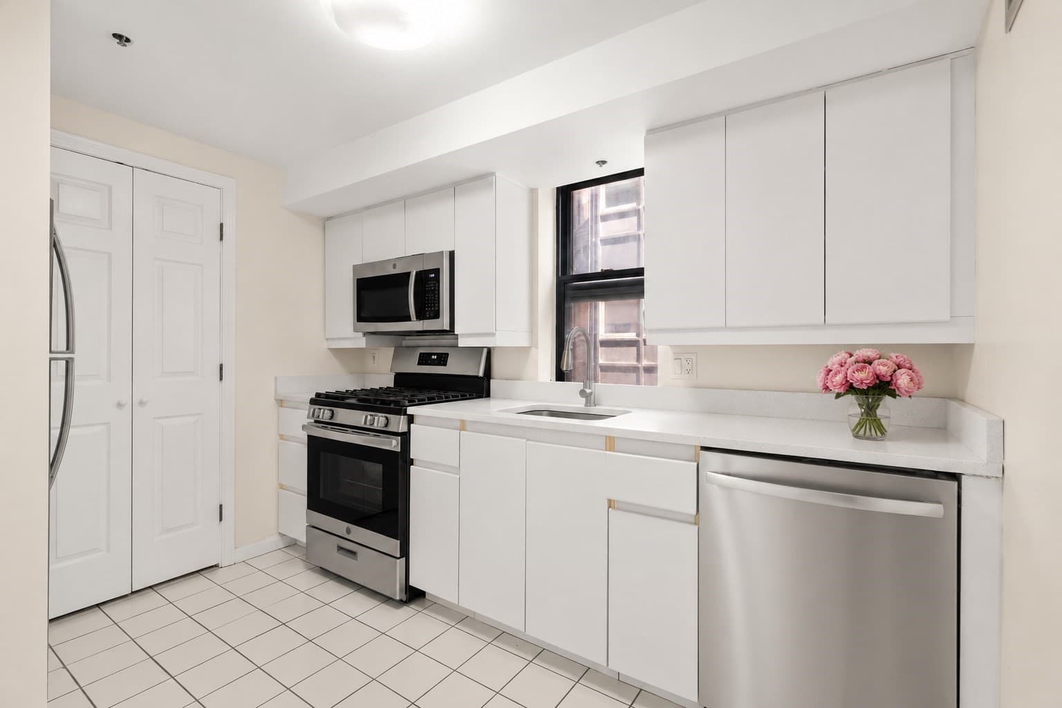 Condominium at 170 Tremont Street # 1501, Boston MA 02111, photo 6 of 15