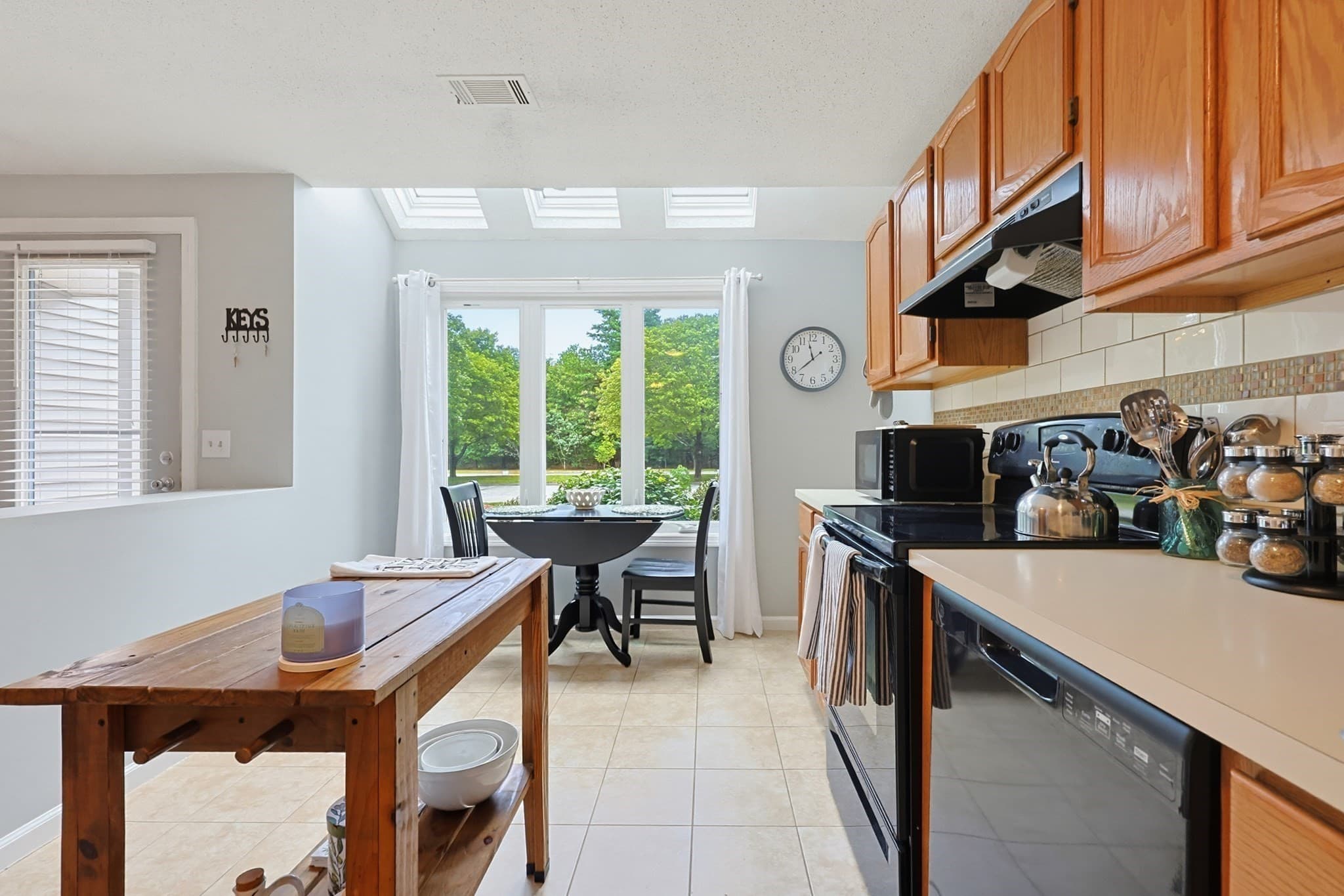 Condominium at 822 Maple Brook Rd # 822, Bellingham MA 02019, Bellingham, photo 2 of 34