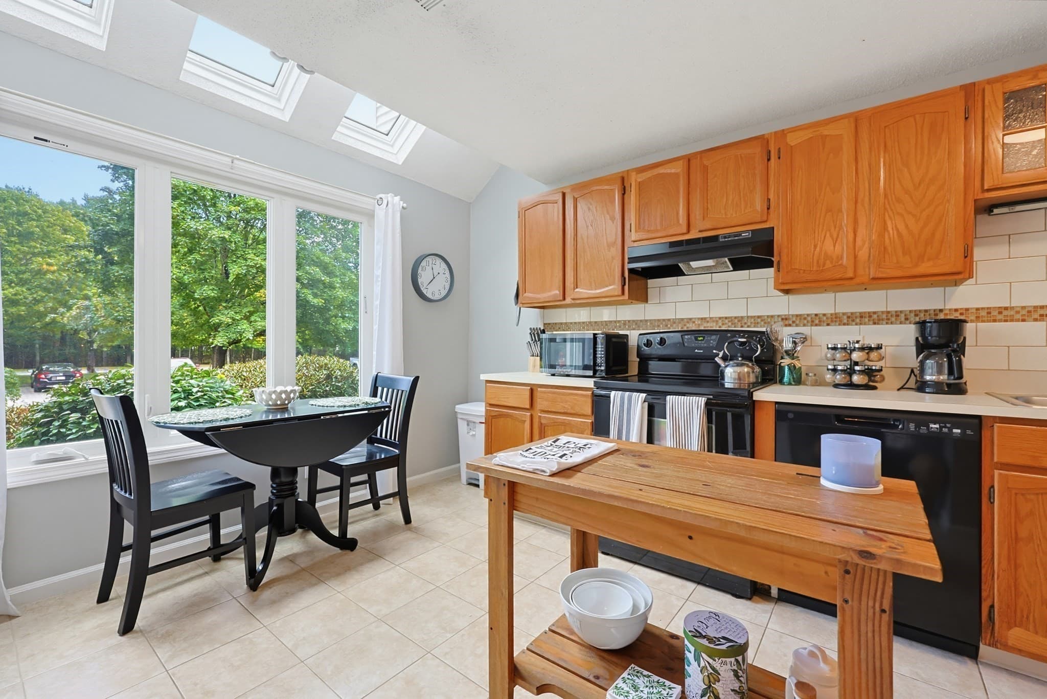 Condominium at 822 Maple Brook Rd # 822, Bellingham MA 02019, Bellingham, photo 3 of 34