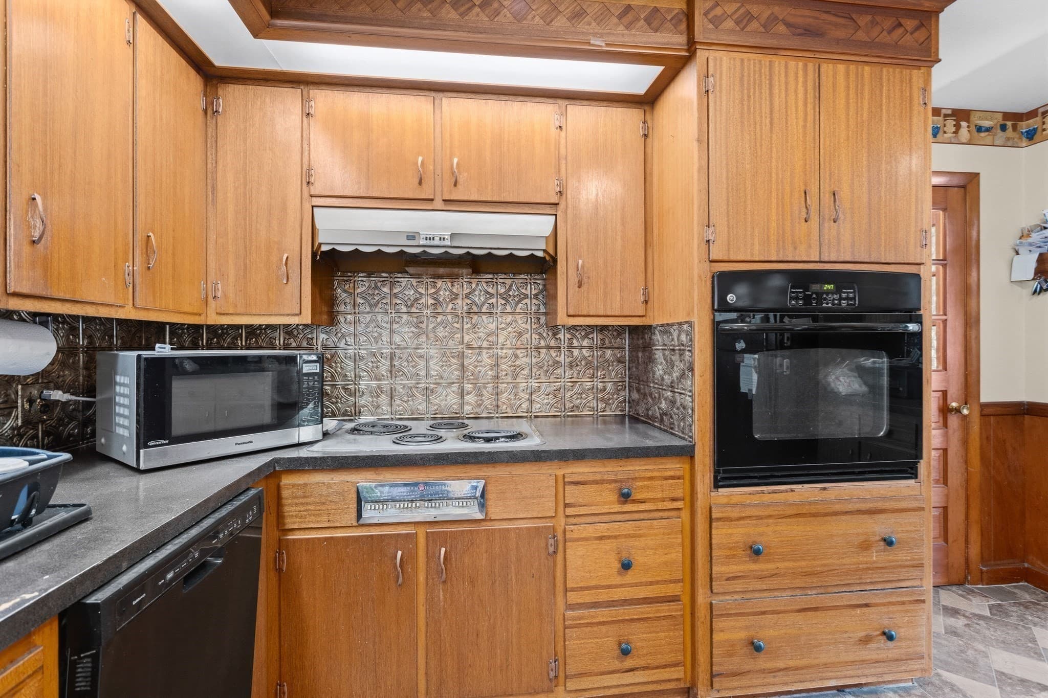 Single Family Residence at 129 Pleasant Valley St, Methuen MA 01844, Methuen, photo 7 of 38