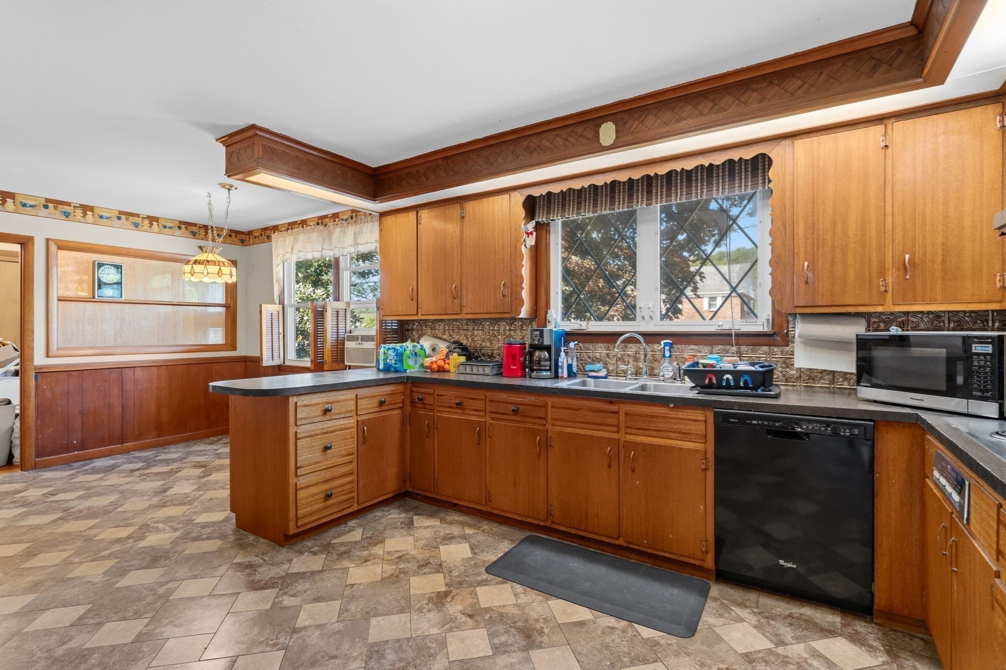 Single Family Residence at 129 Pleasant Valley St, Methuen MA 01844, Methuen, photo 5 of 38