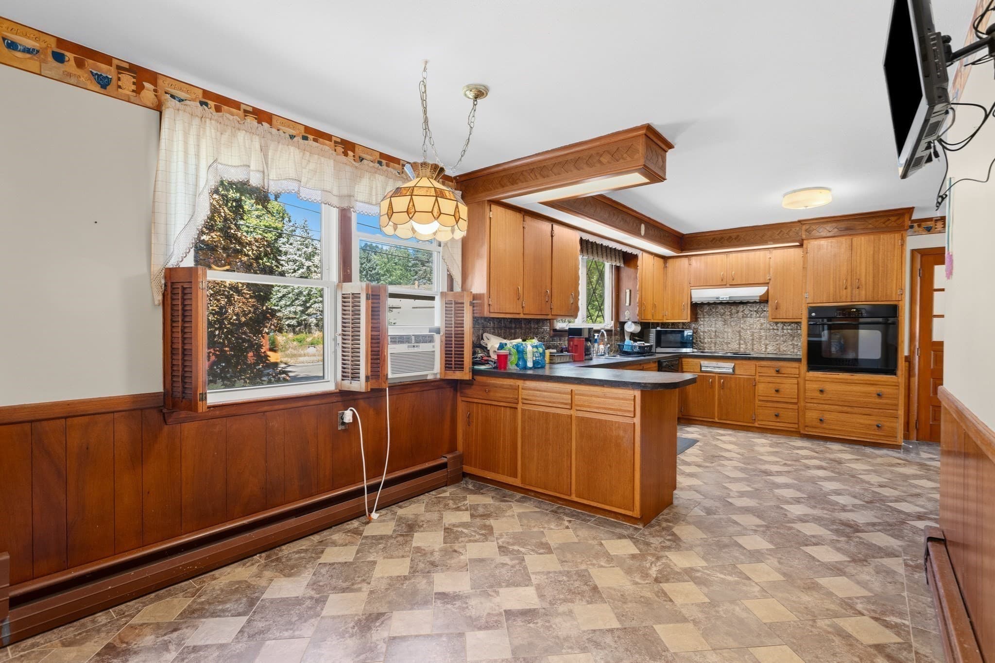 Single Family Residence at 129 Pleasant Valley St, Methuen MA 01844, Methuen, photo 9 of 38