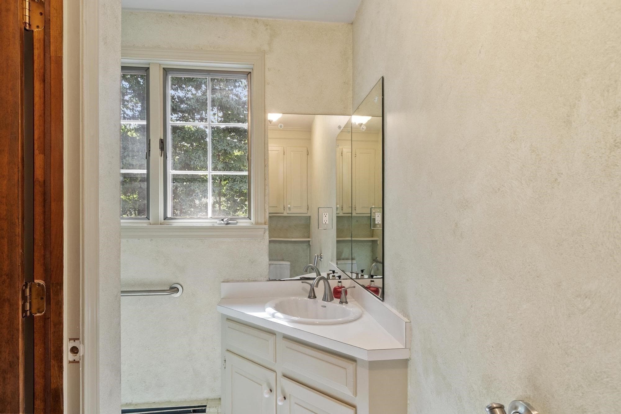 Single Family Residence at 10 Zeus Drive, Chelmsford MA 01824, Chelmsford, photo 18 of 40