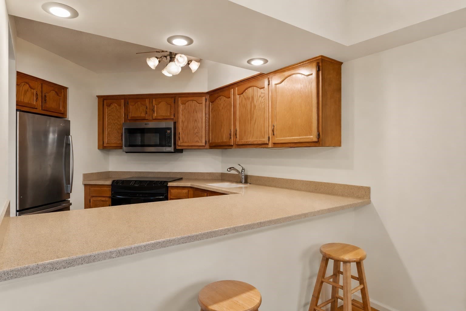 Condominium at 81 Clear Pond Drive # 81, Walpole MA 02081, Walpole, photo 10 of 41