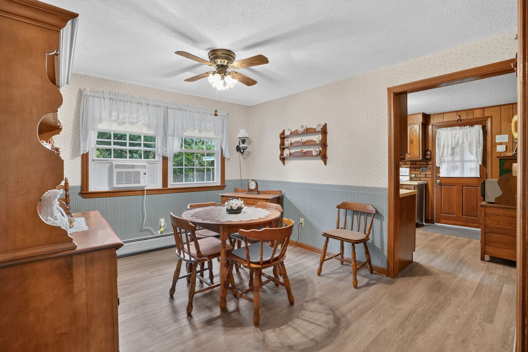Single Family Residence at 1025 Cherokee St, New Bedford MA 02745, New Bedford, photo 7 of 33