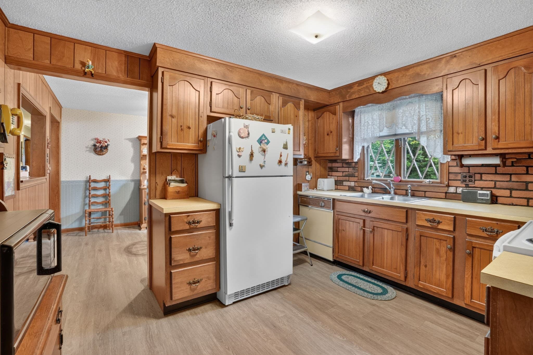 Single Family Residence at 1025 Cherokee St, New Bedford MA 02745, New Bedford, photo 11 of 33