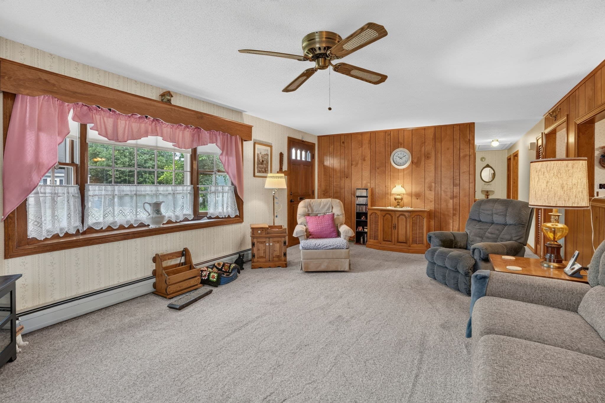 Single Family Residence at 1025 Cherokee St, New Bedford MA 02745, New Bedford, photo 4 of 33
