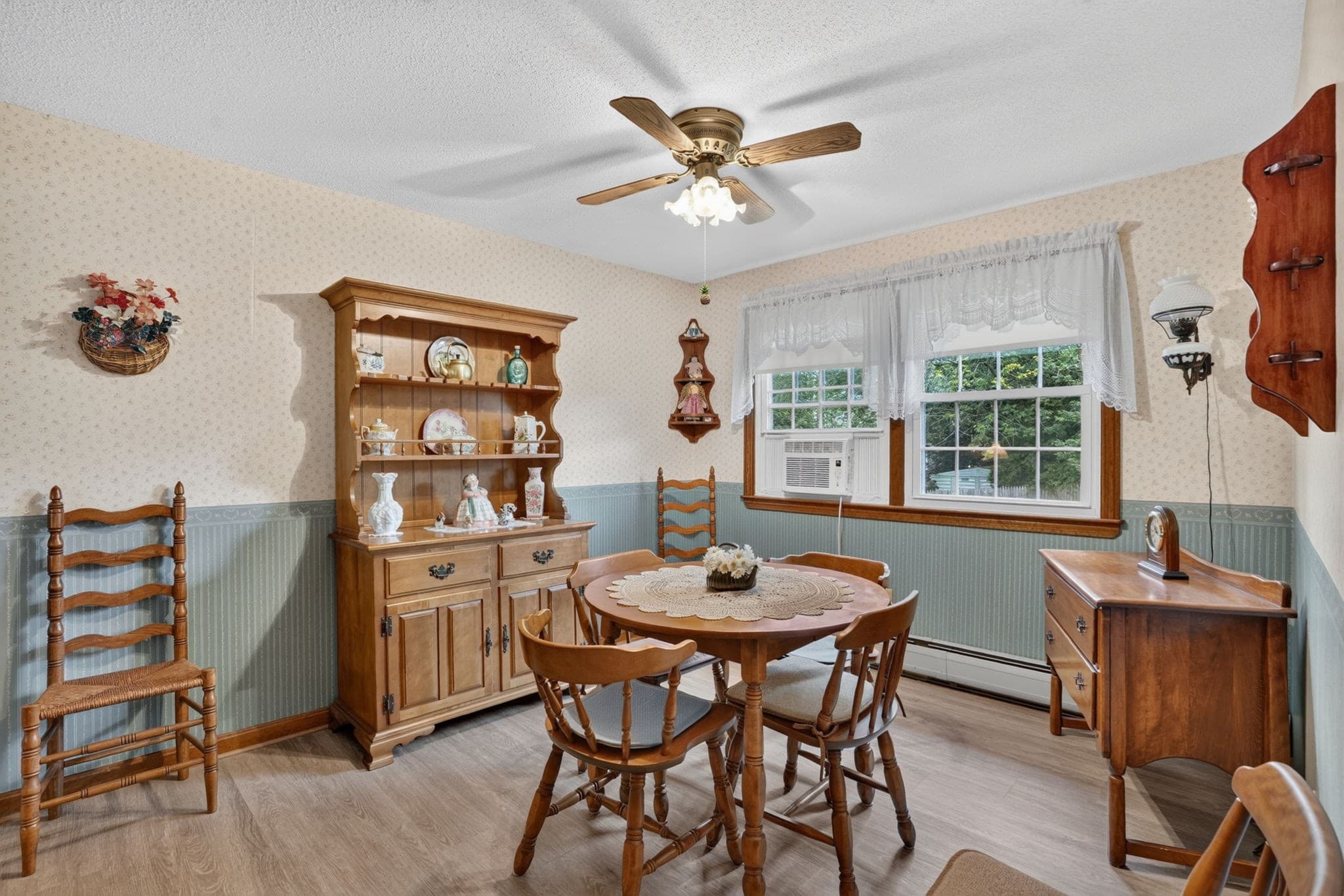 Single Family Residence at 1025 Cherokee St, New Bedford MA 02745, New Bedford, photo 8 of 33
