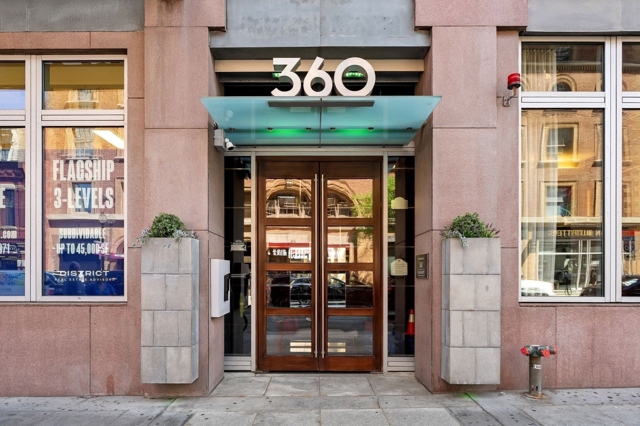 Condominium at 360 Newbury St # 402, Boston MA 02115, photo 3 of 32