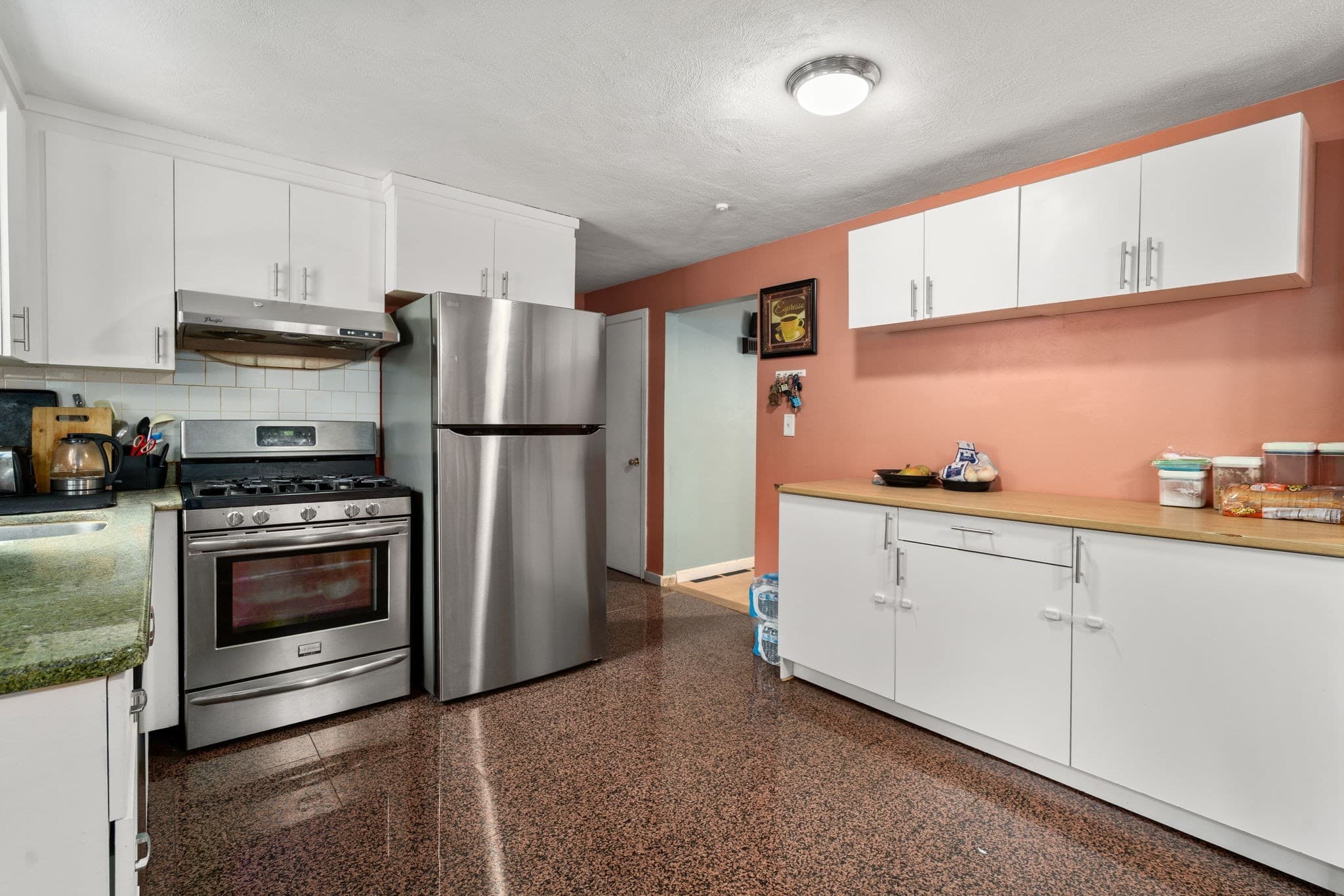 Condominium at 17 Louis Ln # 17, Randolph MA 02368, photo 4 of 18