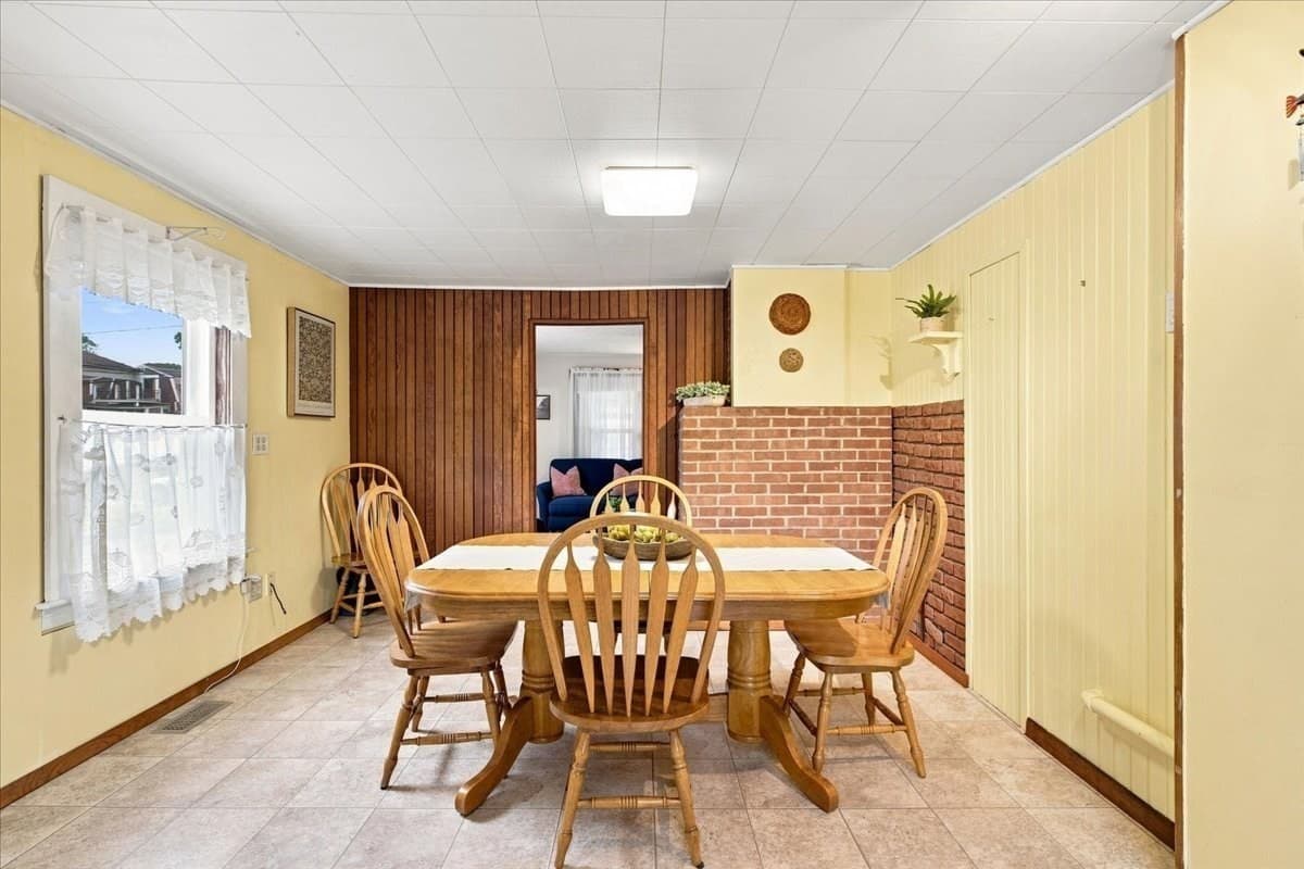 Single Family Residence at 30 Bay Street, Wareham MA 02532, Wareham, photo 4 of 33