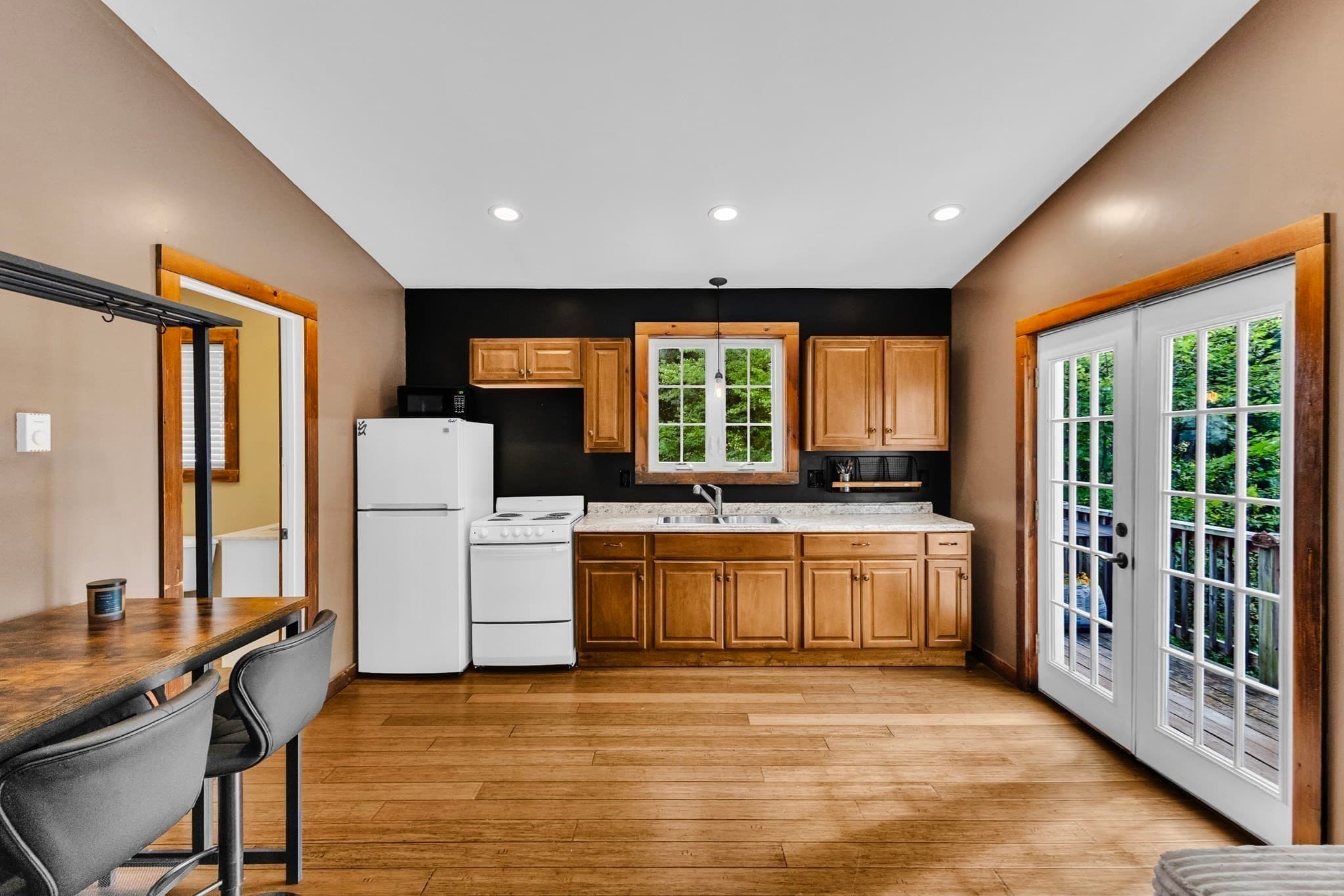 Single Family Residence at 6 Pitcairn Ave, Leicester MA 01524, Leicester, photo 7 of 35