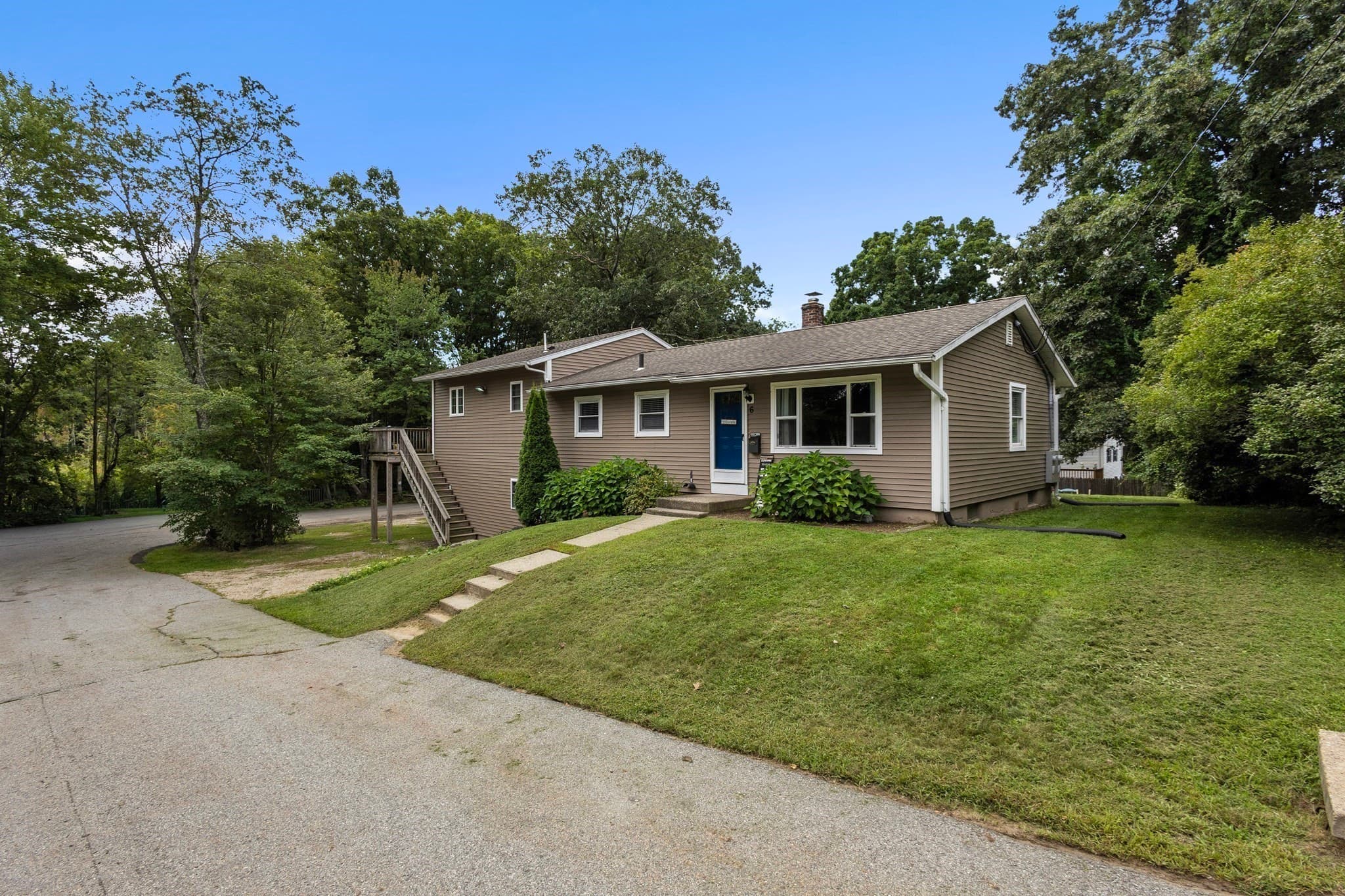 6 Pitcairn Ave, Leicester MA 01524