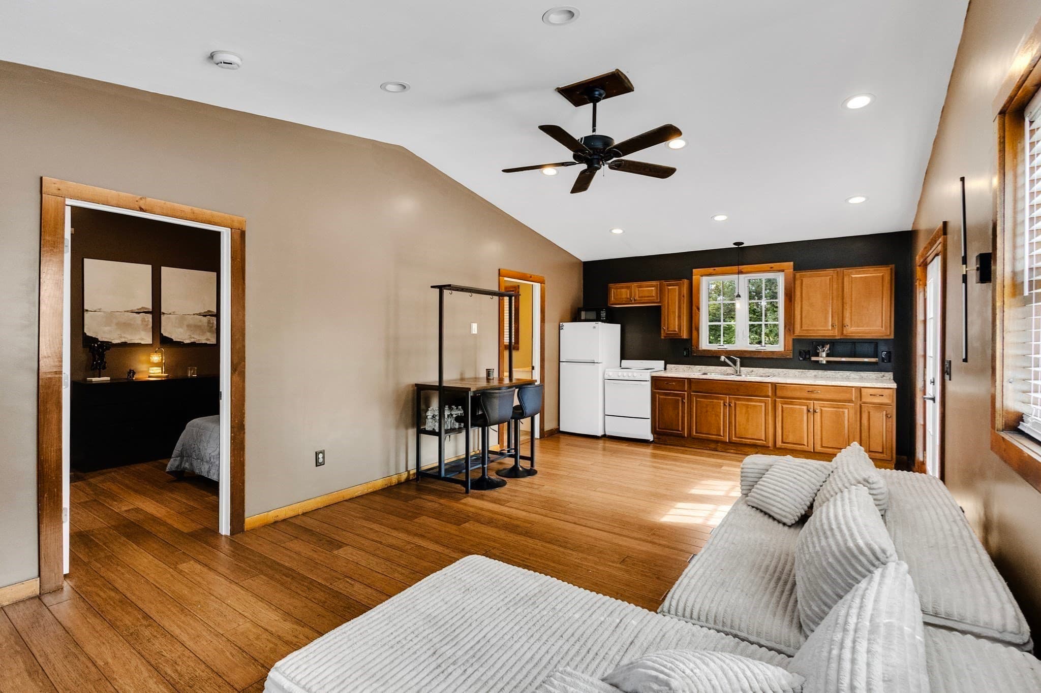 Single Family Residence at 6 Pitcairn Ave, Leicester MA 01524, Leicester, photo 5 of 35