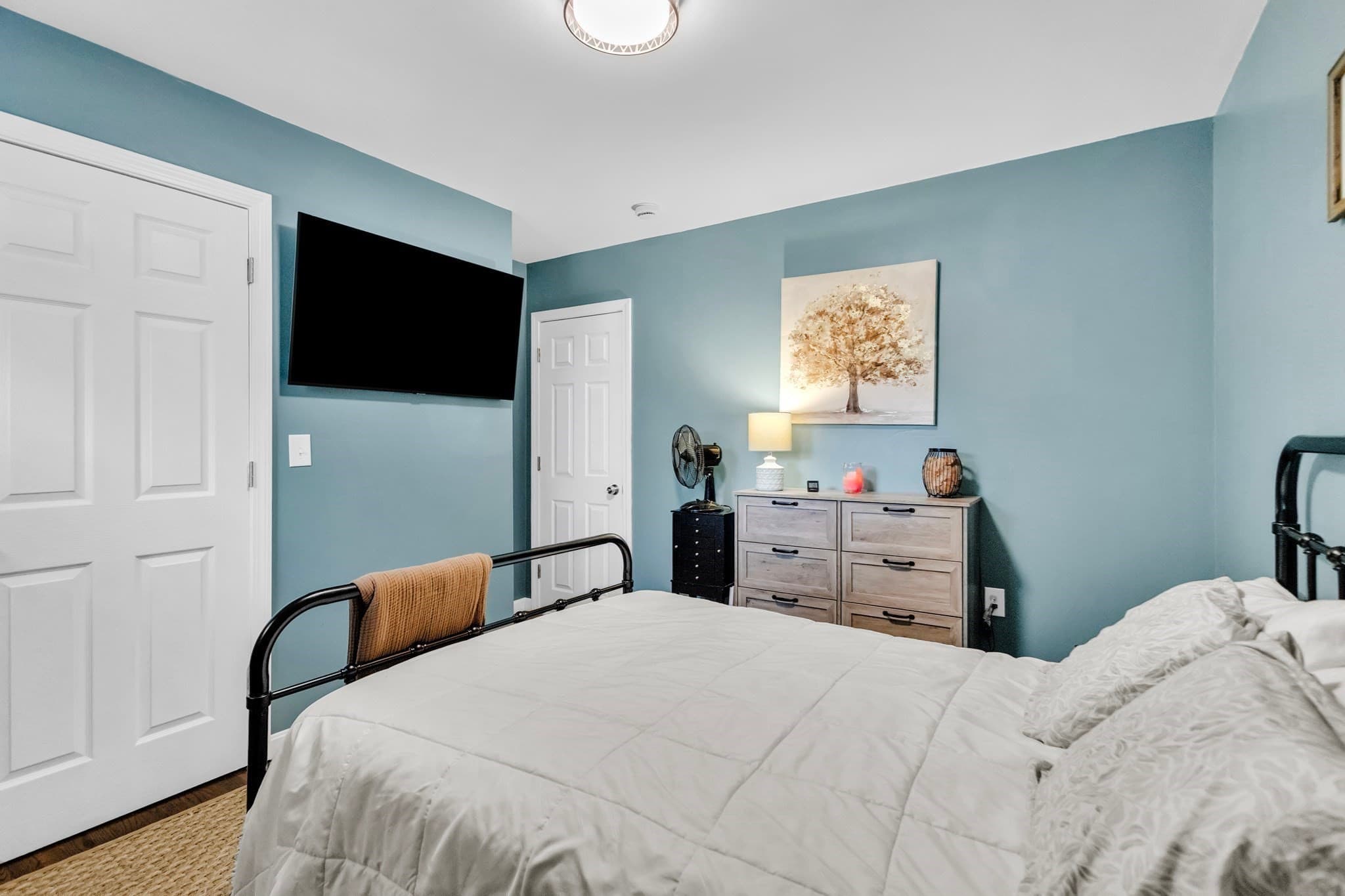Single Family Residence at 6 Pitcairn Ave, Leicester MA 01524, Leicester, photo 14 of 35